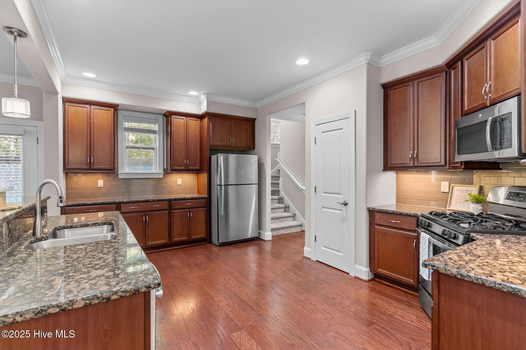 100536953 | Photo 13