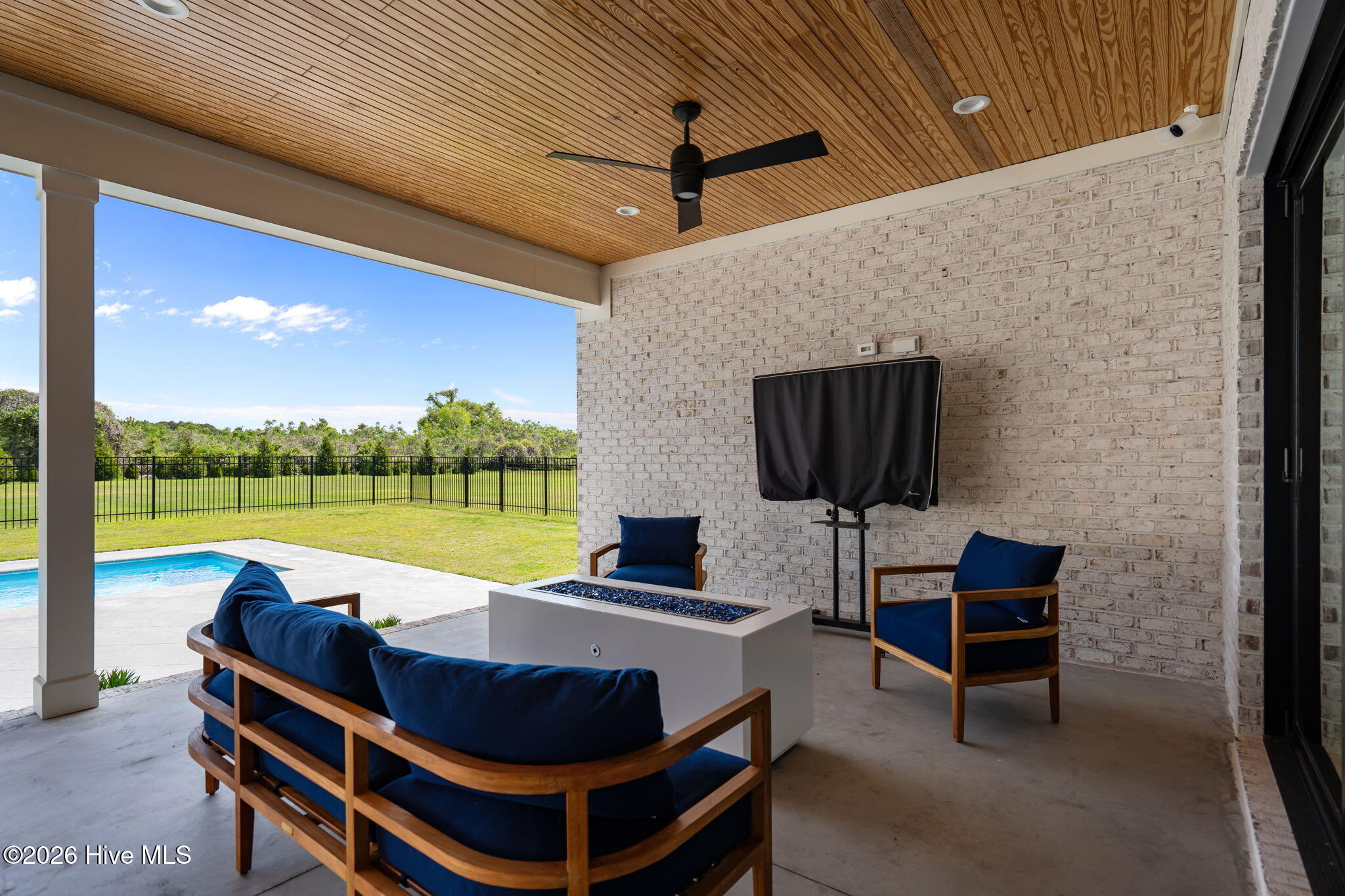 100566934 | Photo 56