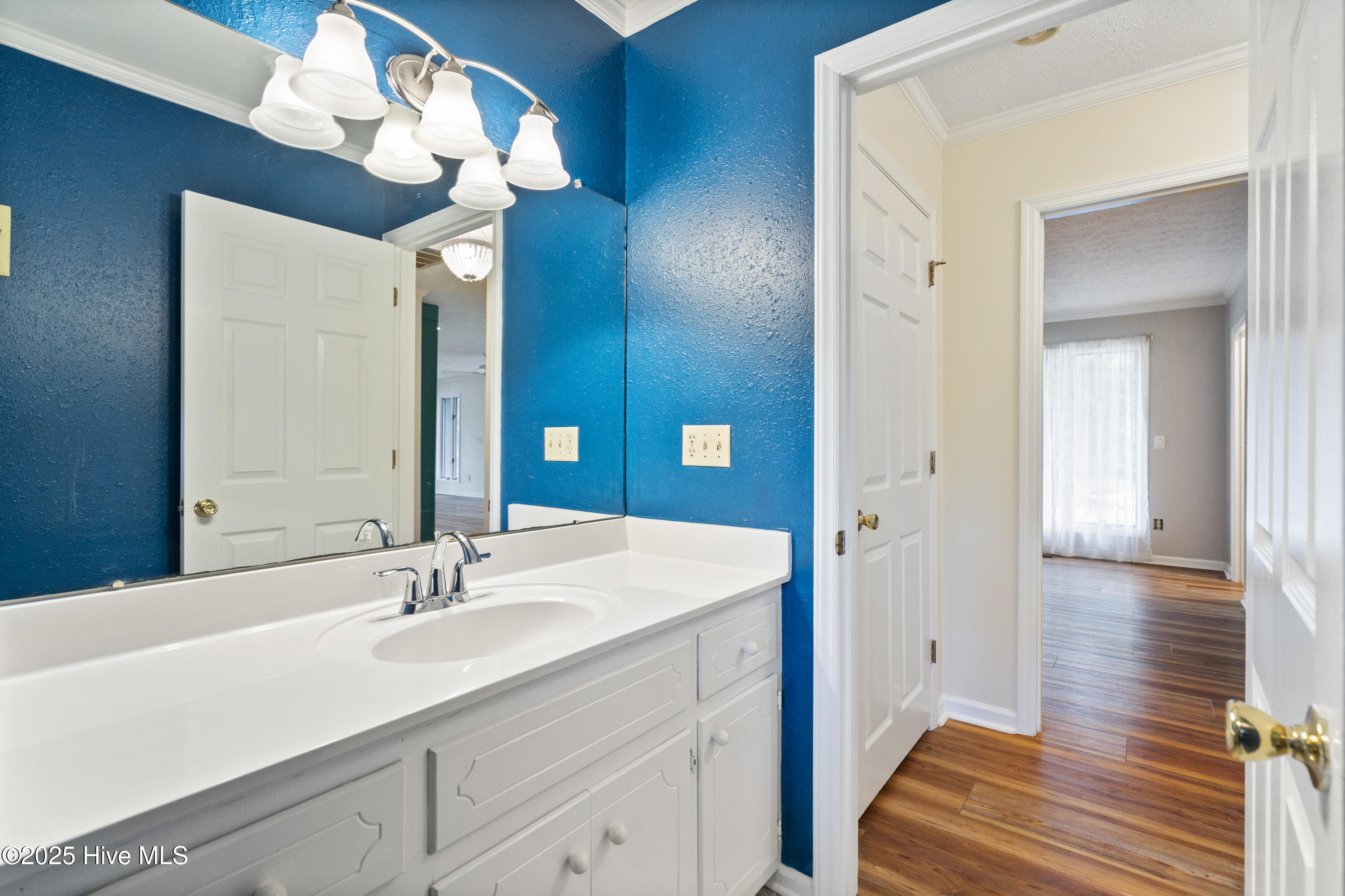 100540990 | Photo 47