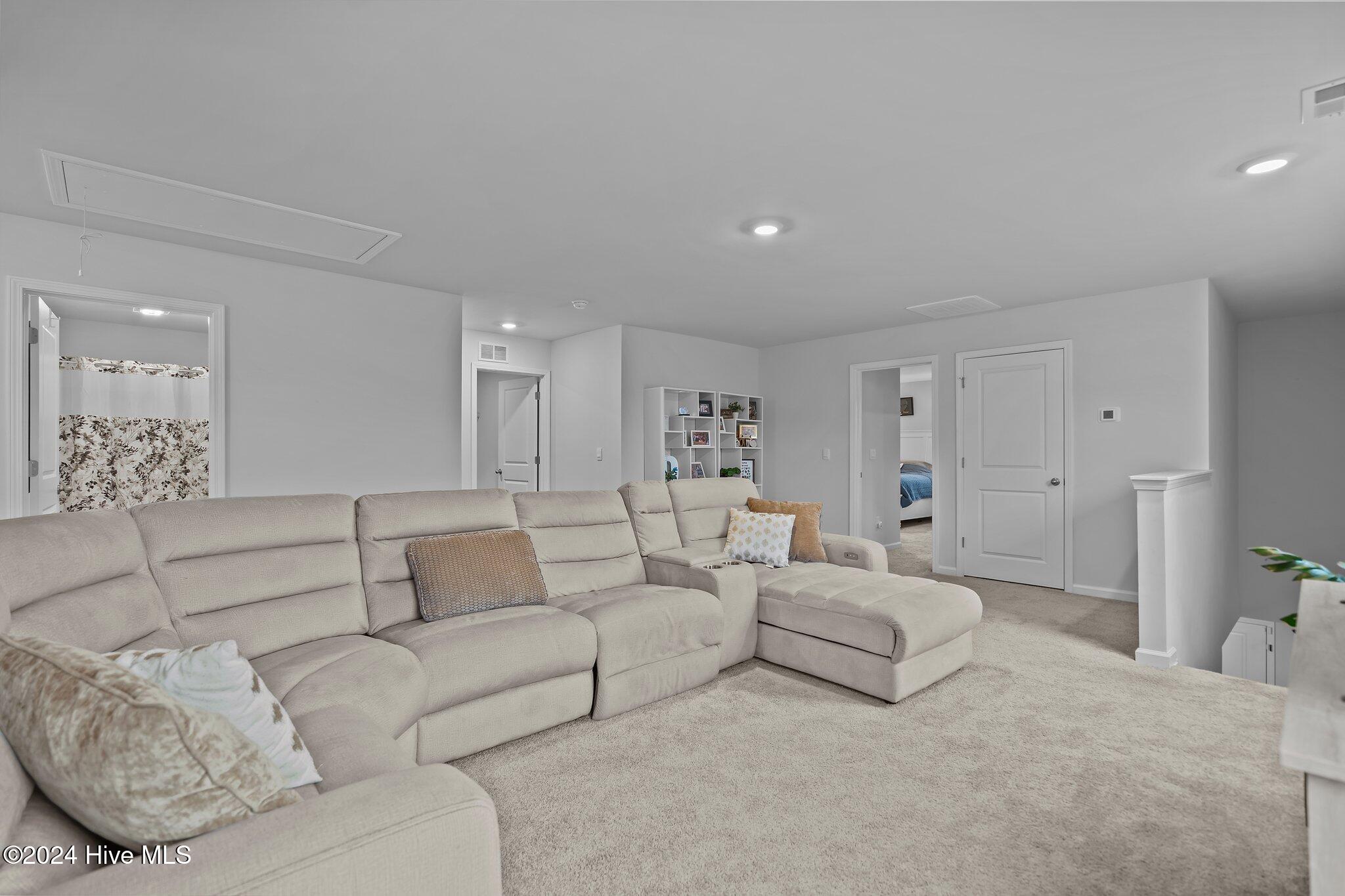 100557266 | Photo 20