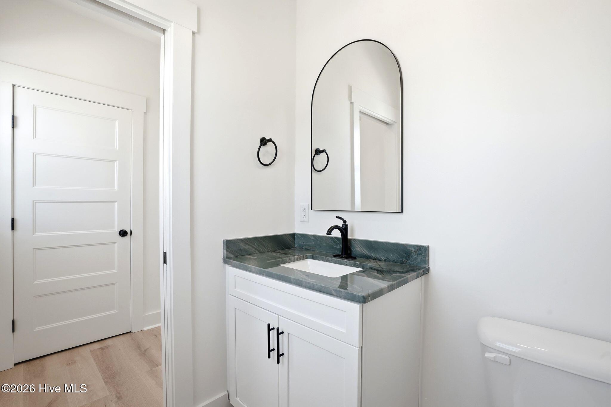 100561284 | Photo 37