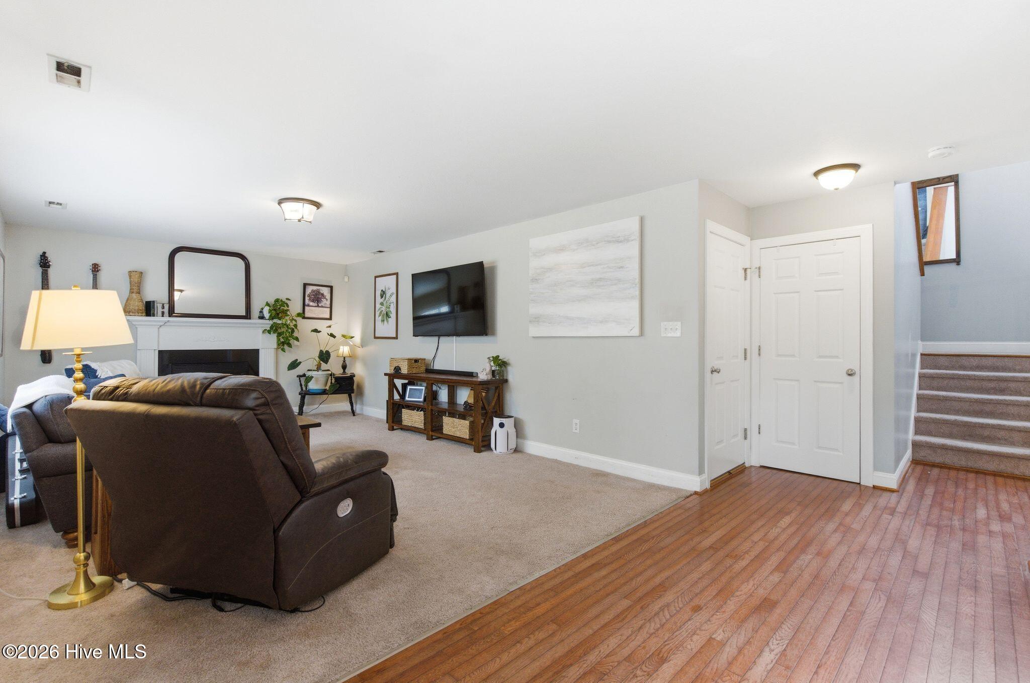 100561216 | Photo 11