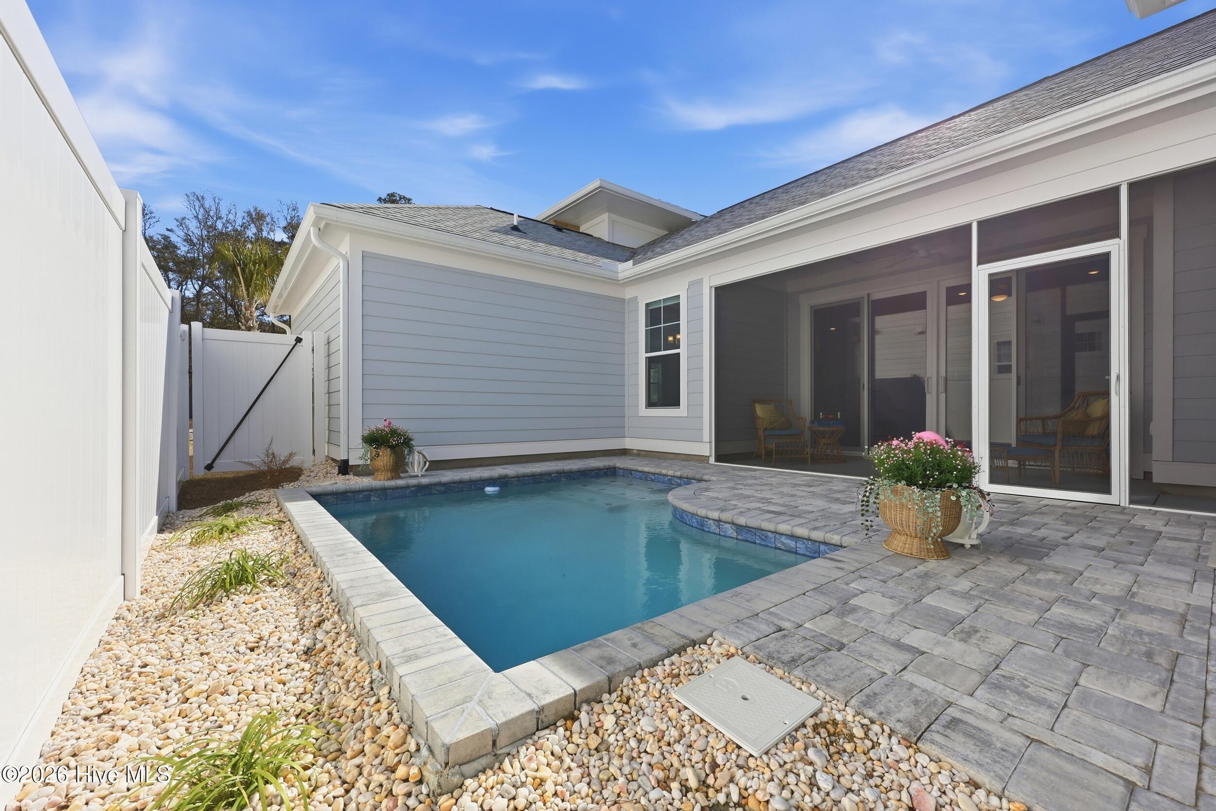 100557442 | Photo 28