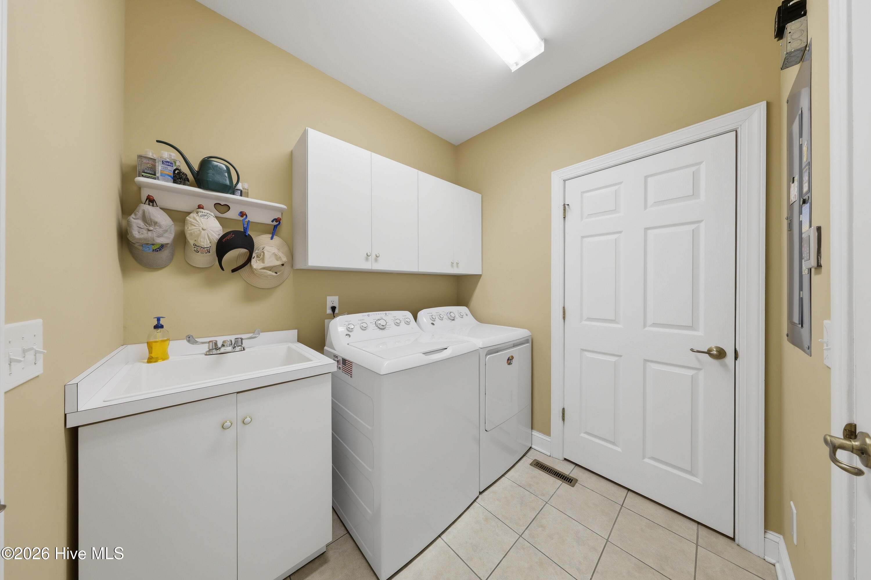 100558139 | Photo 47