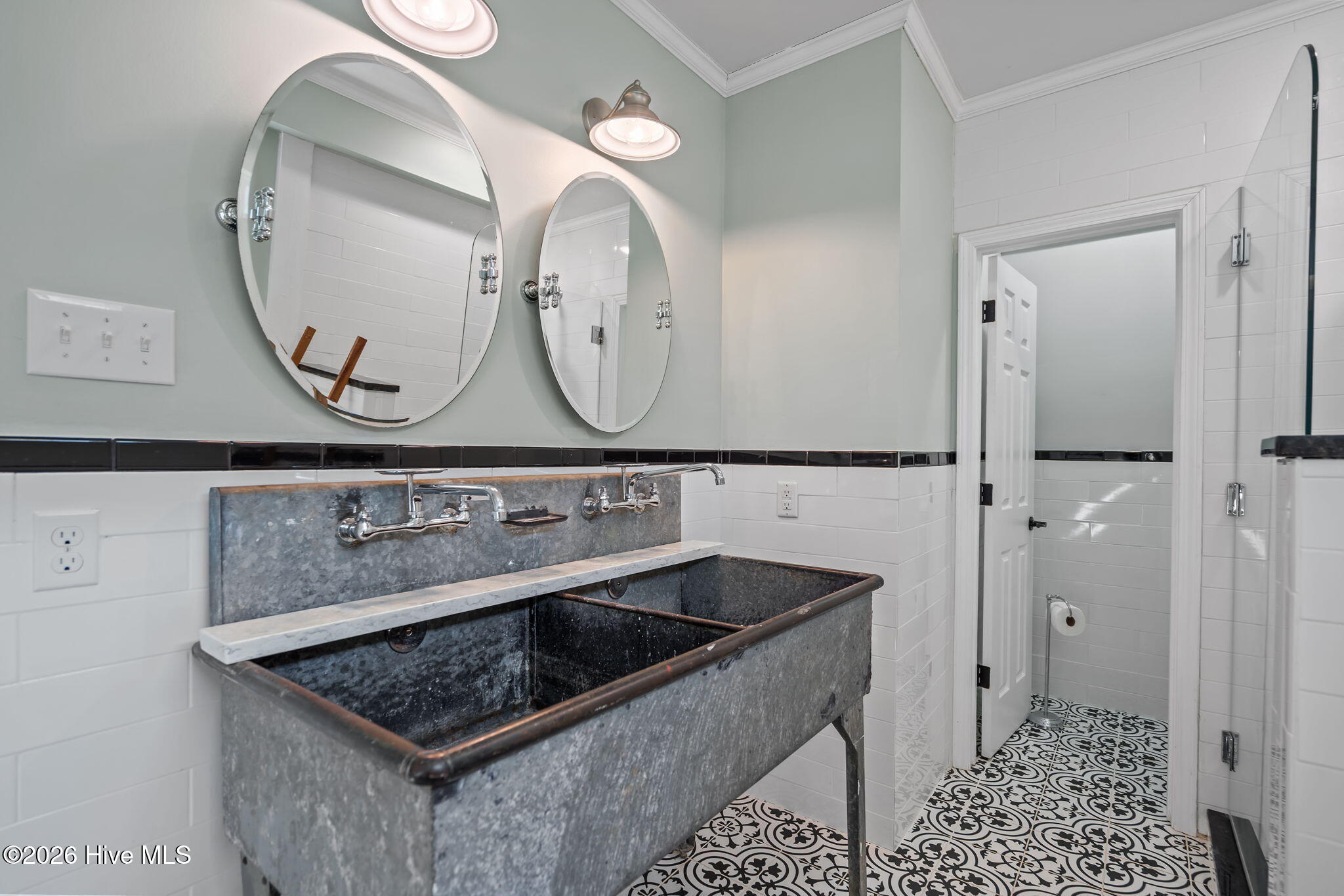 100545897 | Photo 25