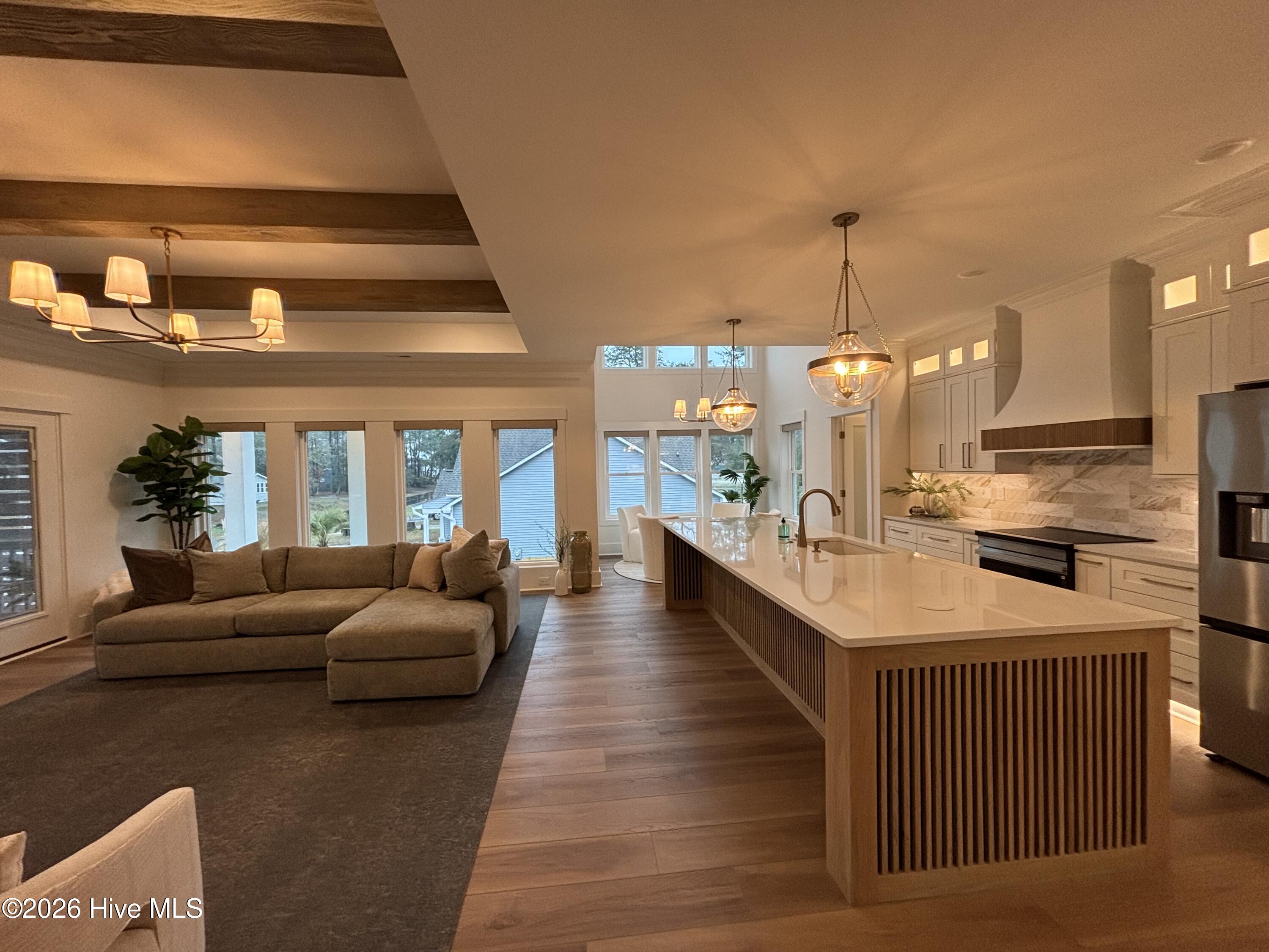 100516902 | Photo 79