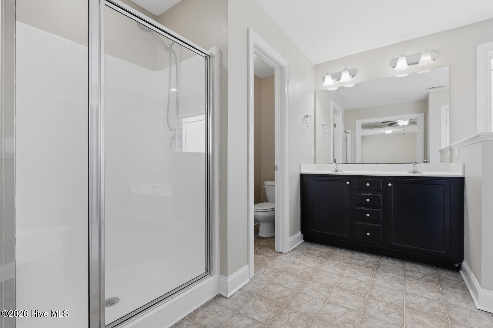 100563645 | Photo 23