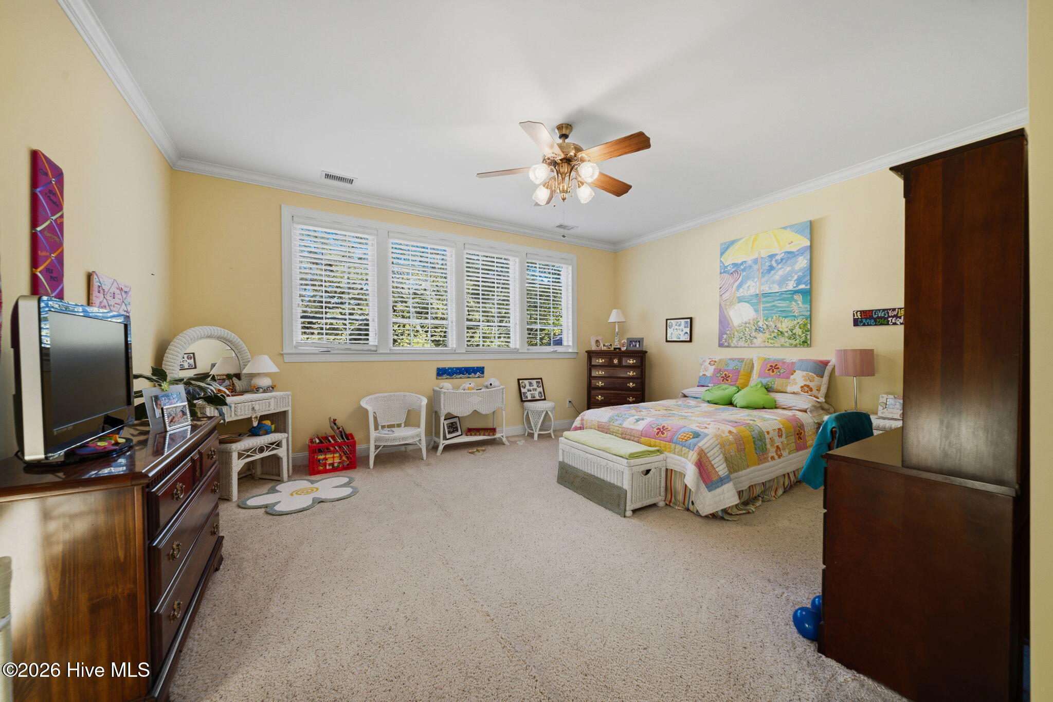 100570394 | Photo 70