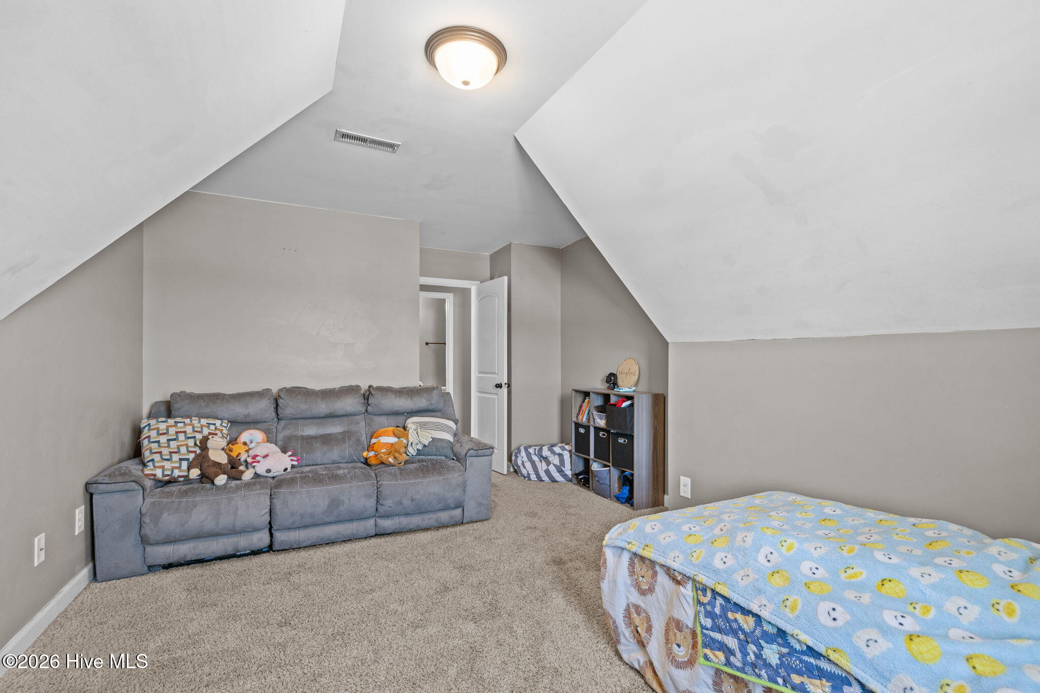 100558227 | Photo 32