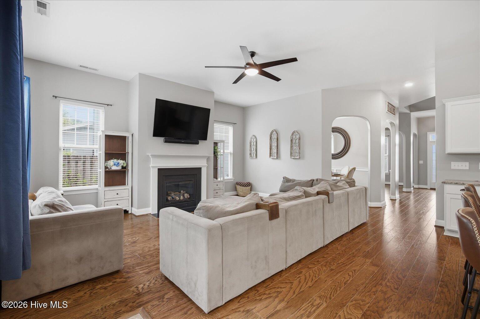 100565930 | Photo 13