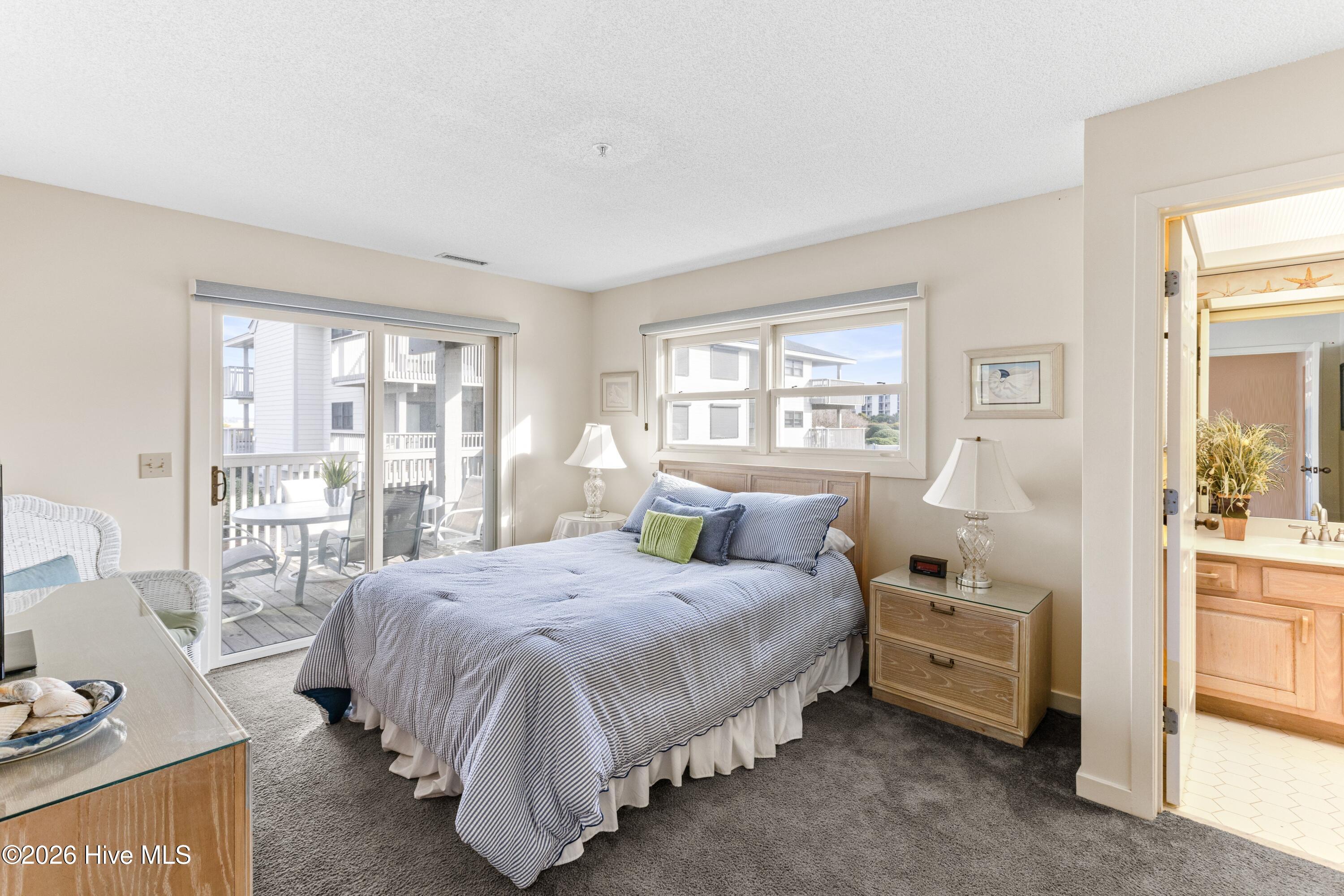 100549677 | Photo 24