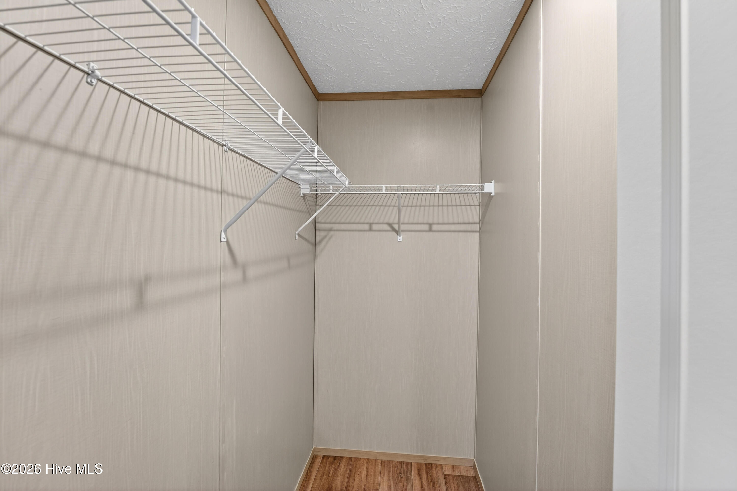 100560207 | Photo 18