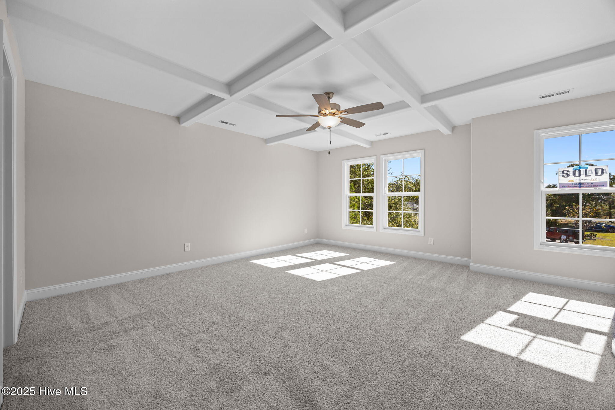 100509349 | Photo 13