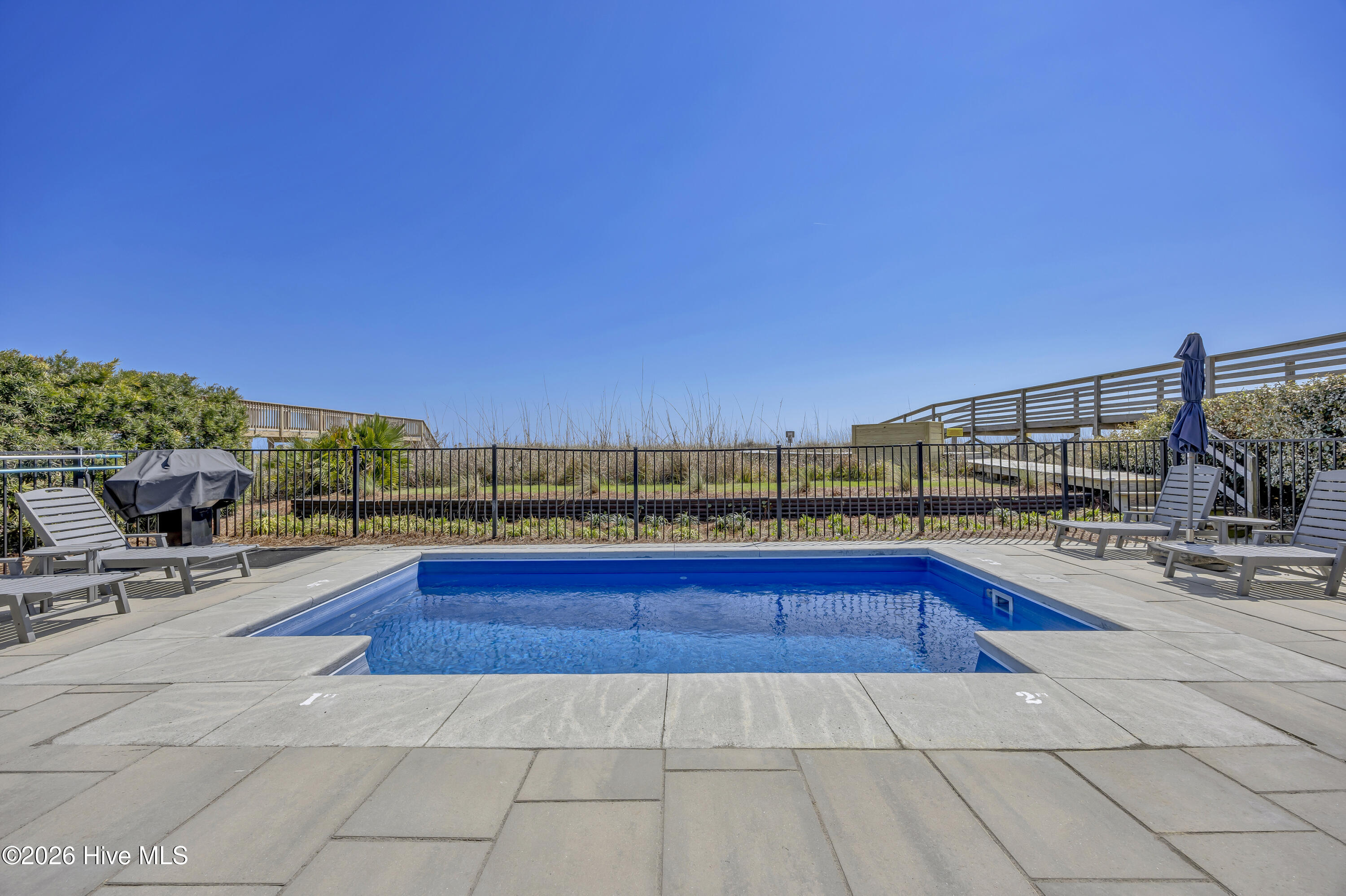 100565280 | Photo 97