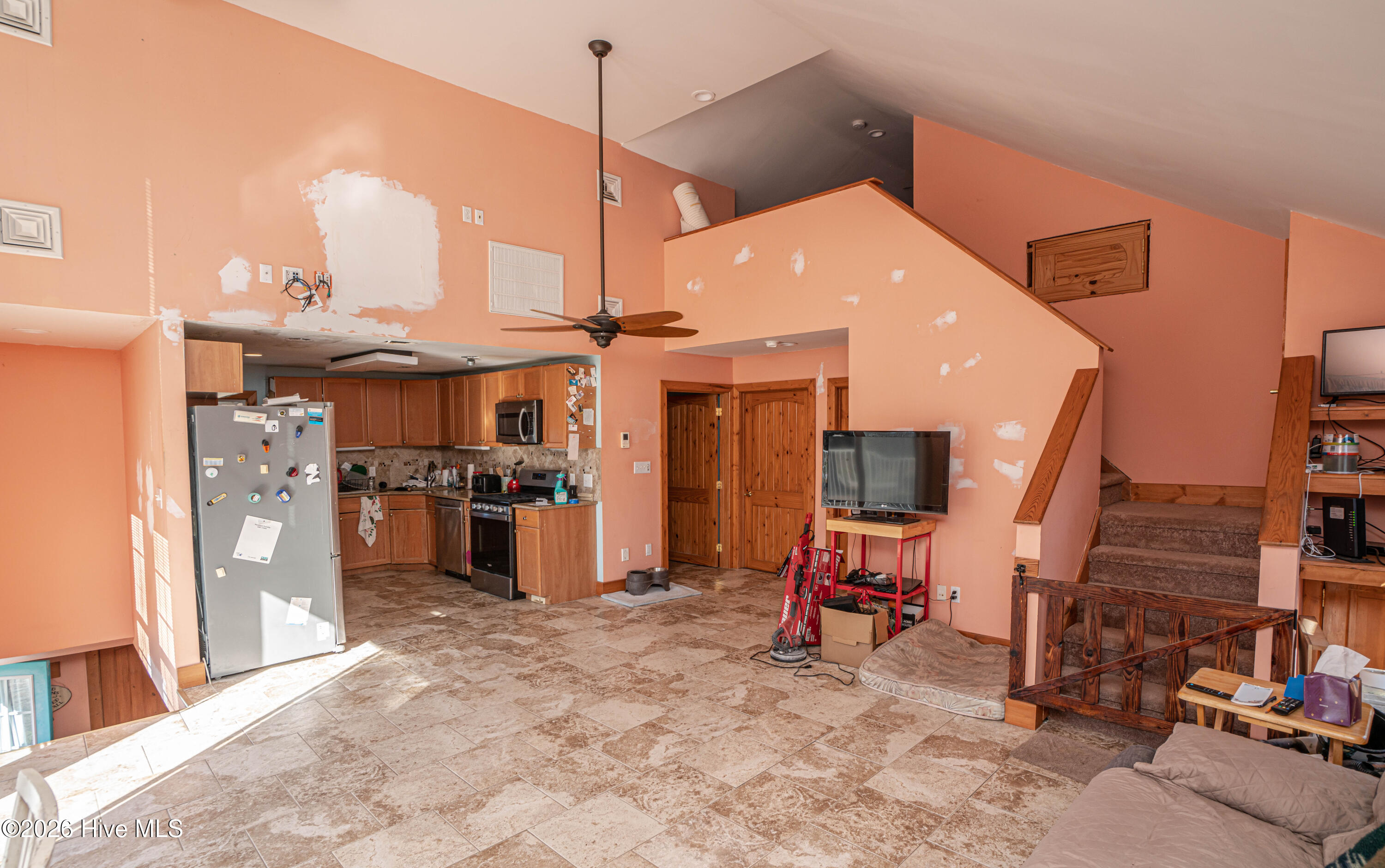 100549840 | Photo 22