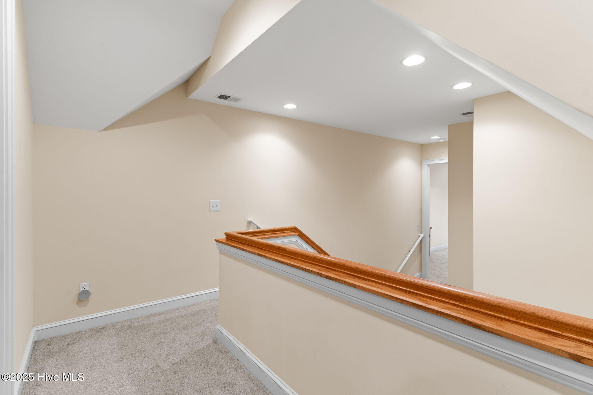 100518405 | Photo 57