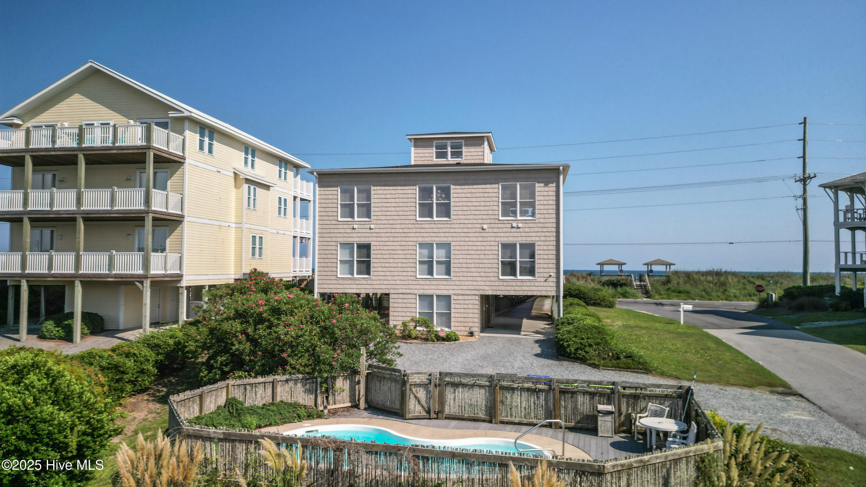 100524834 | Photo 52