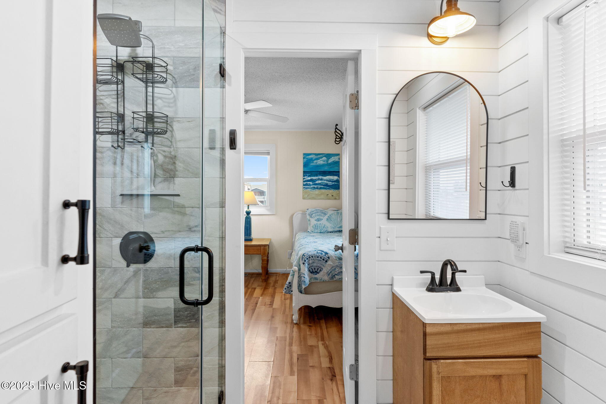 100544843 | Photo 21