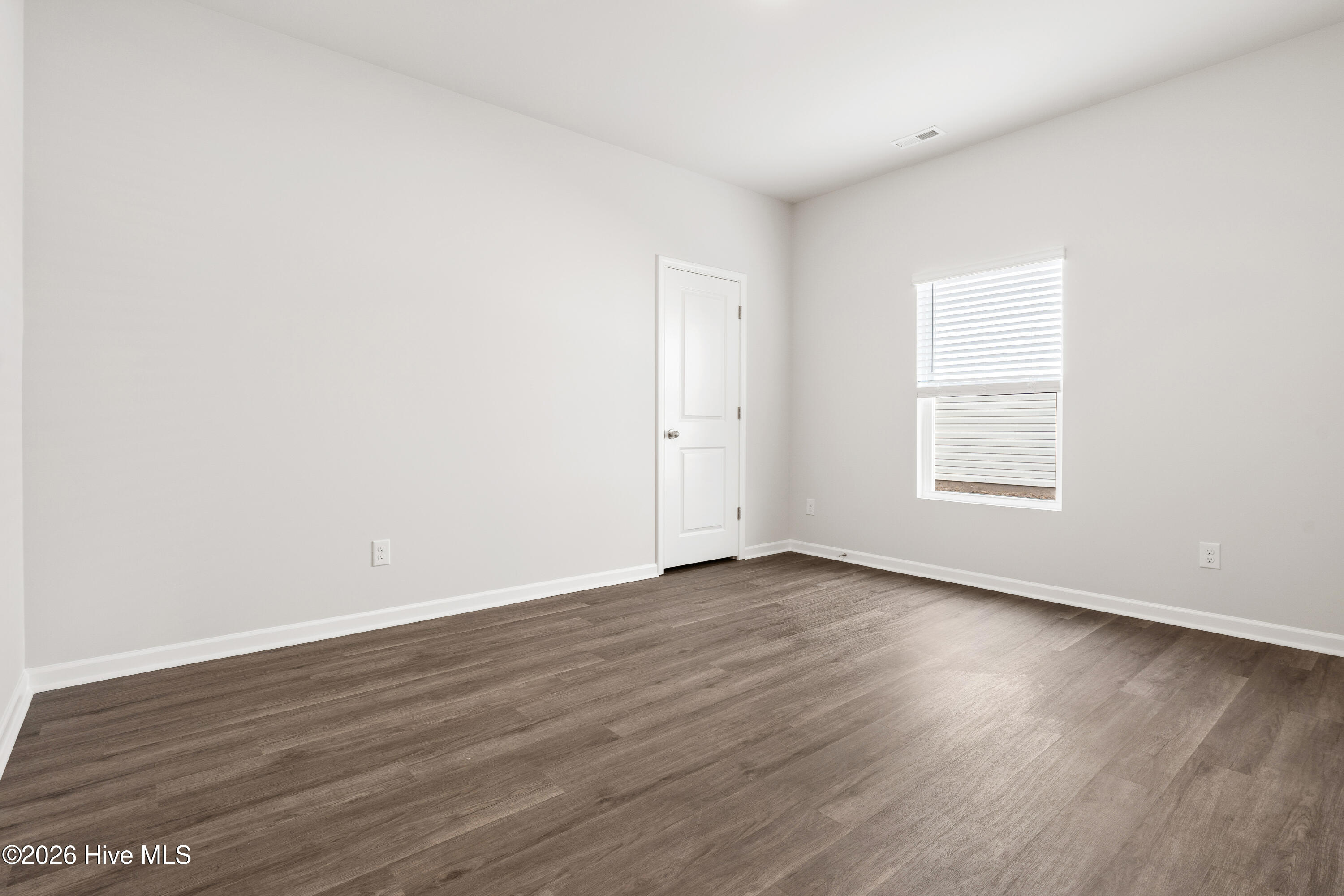 100565512 | Photo 19