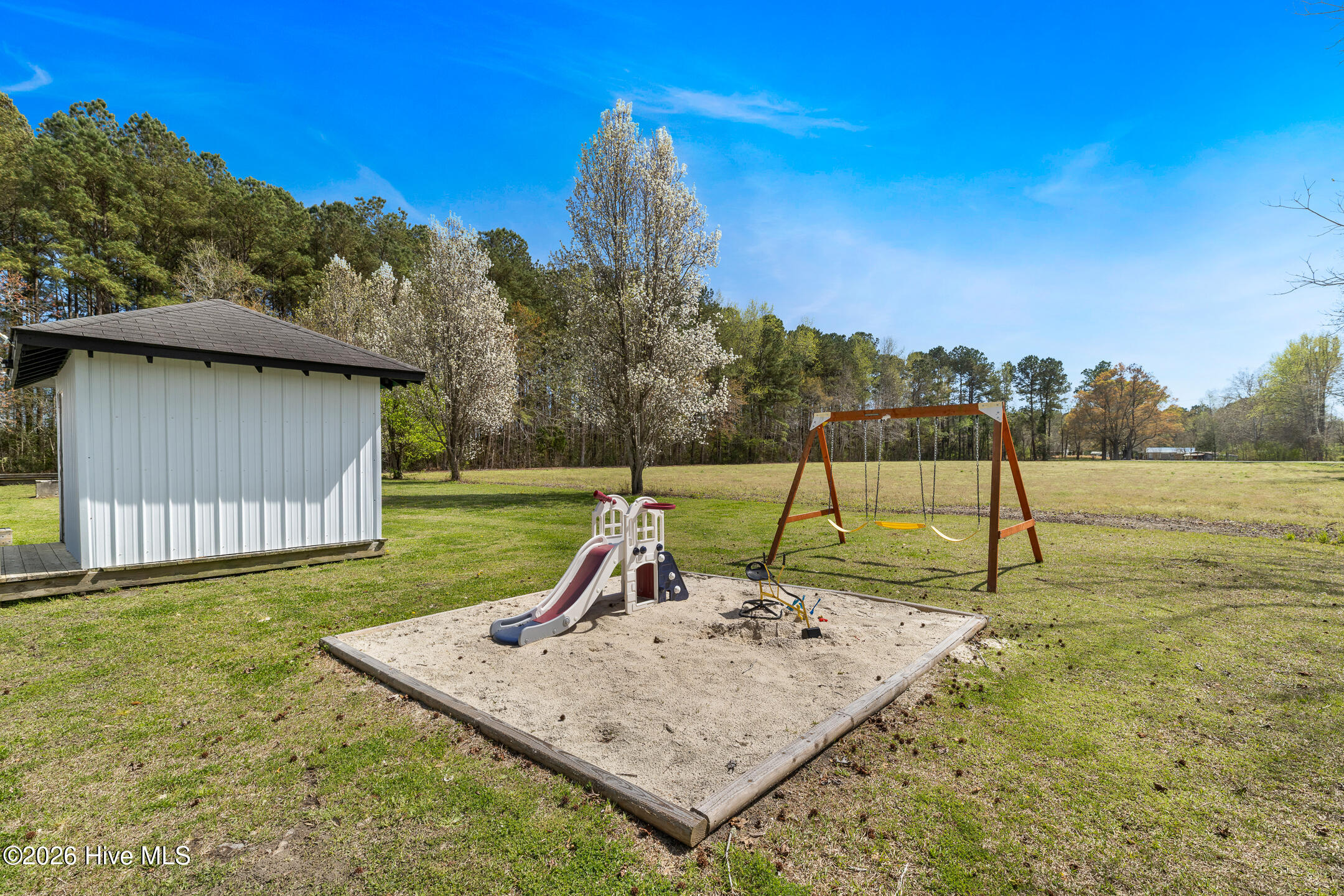 100561716 | Photo 33