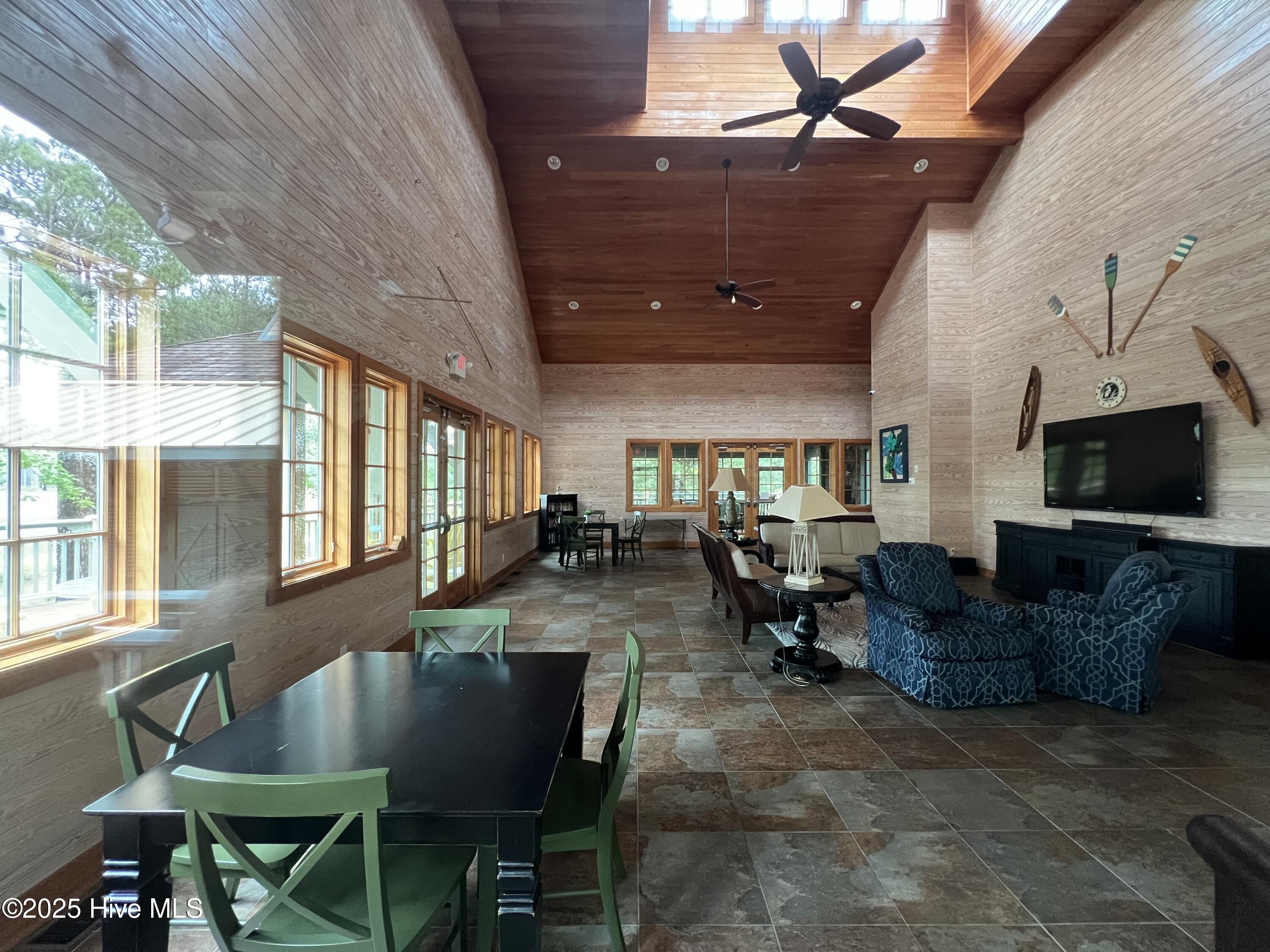 100527062 | Photo 33