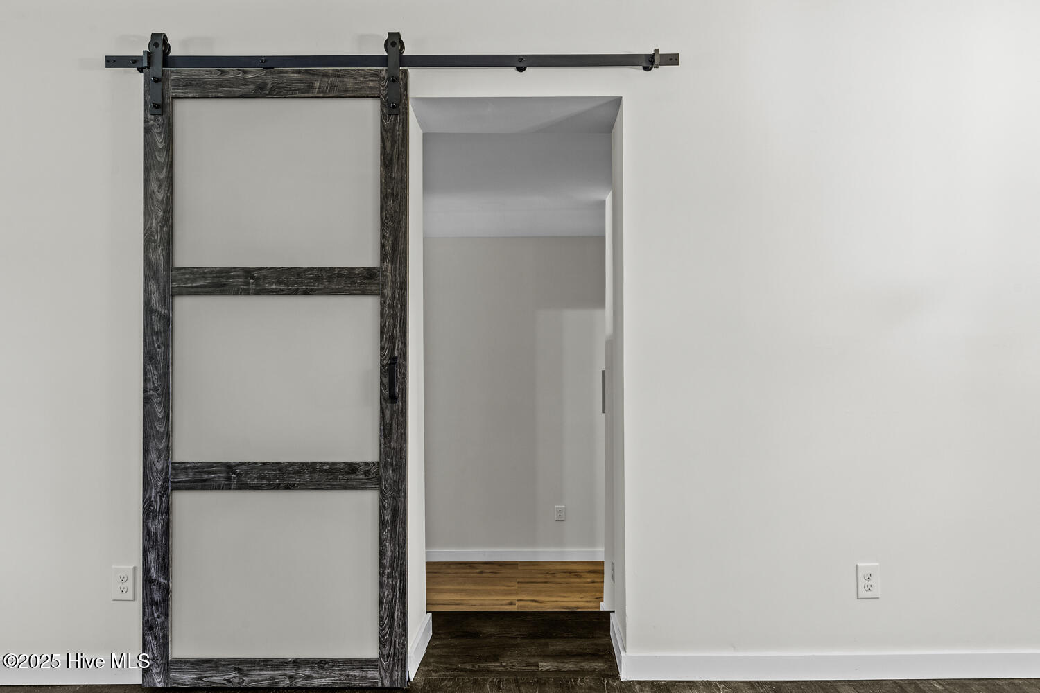 100533328 | Photo 15