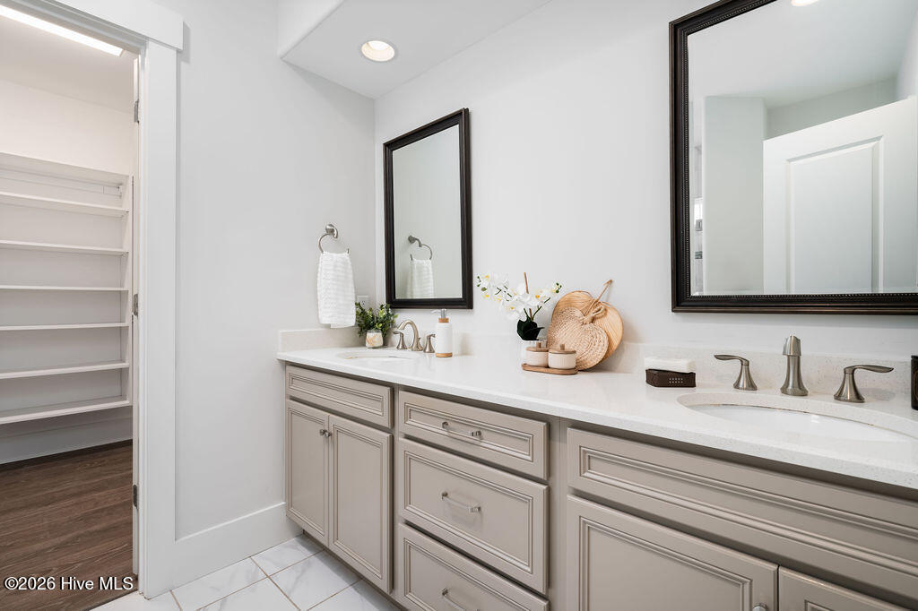 100551056 | Photo 33