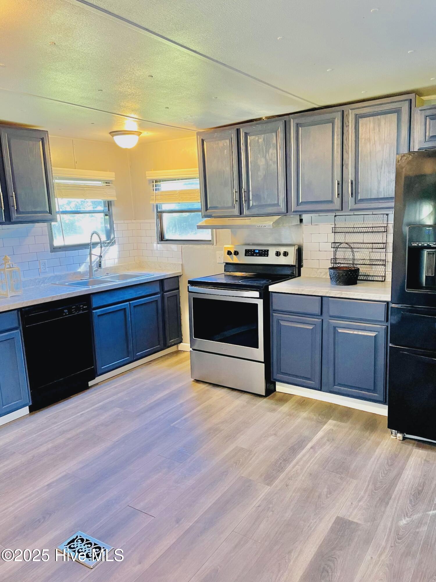 100540035 | Photo 16