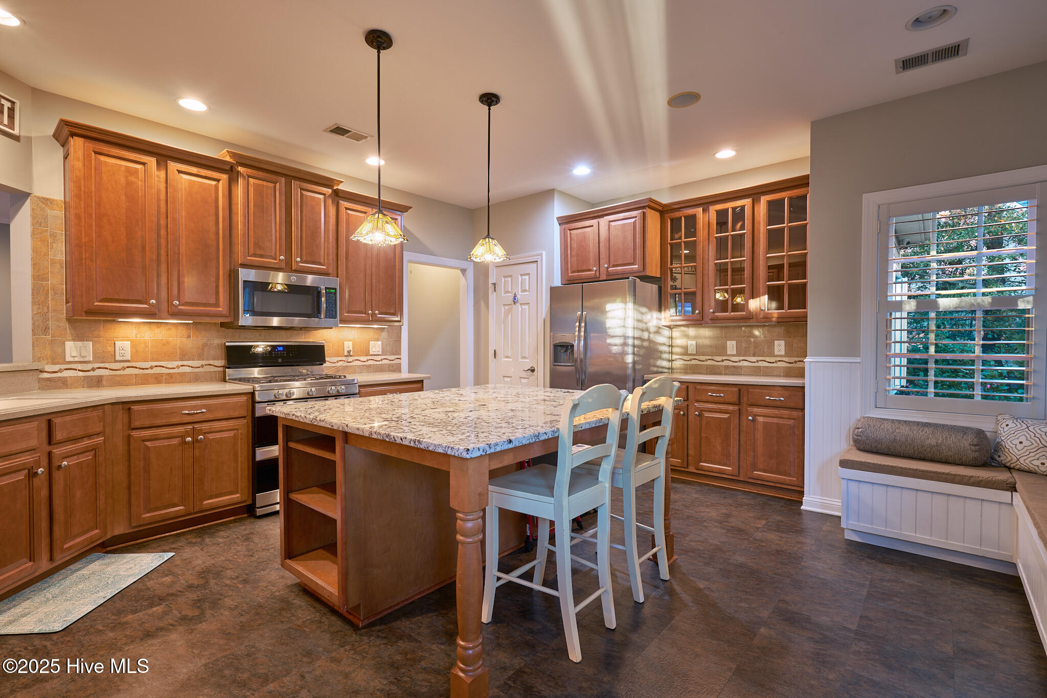 100542410 | Photo 12