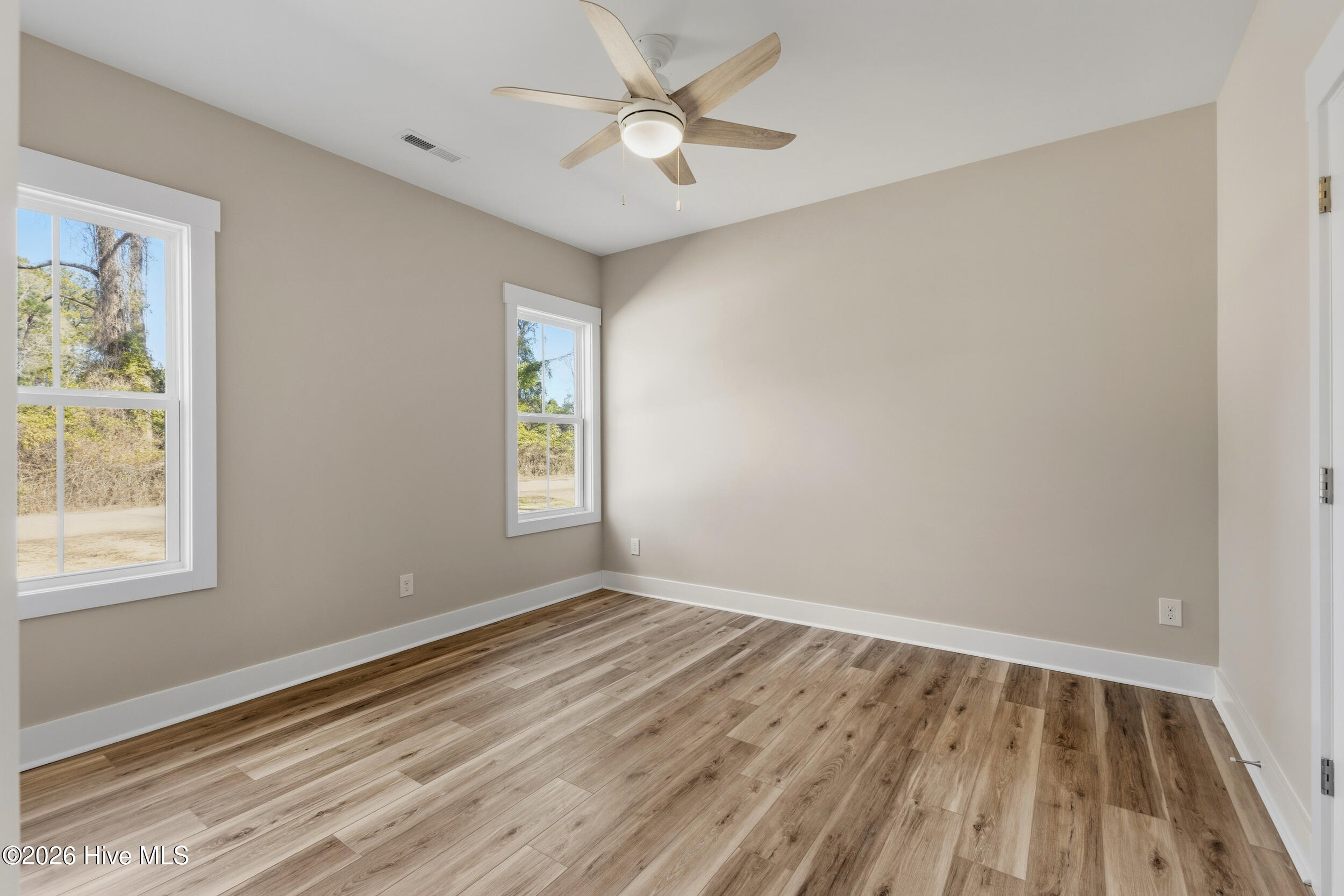 100557700 | Photo 36