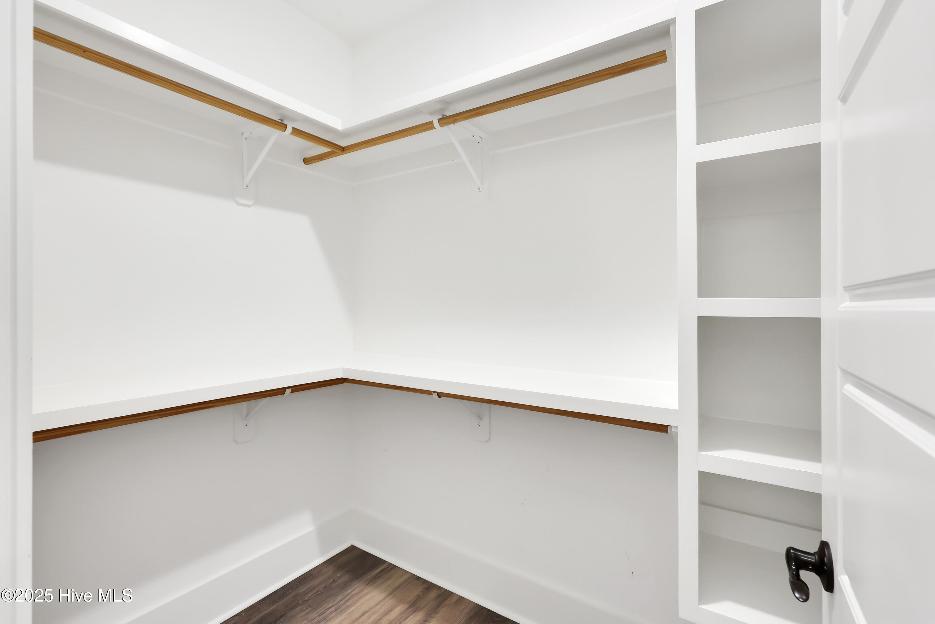 100544245 | Photo 22