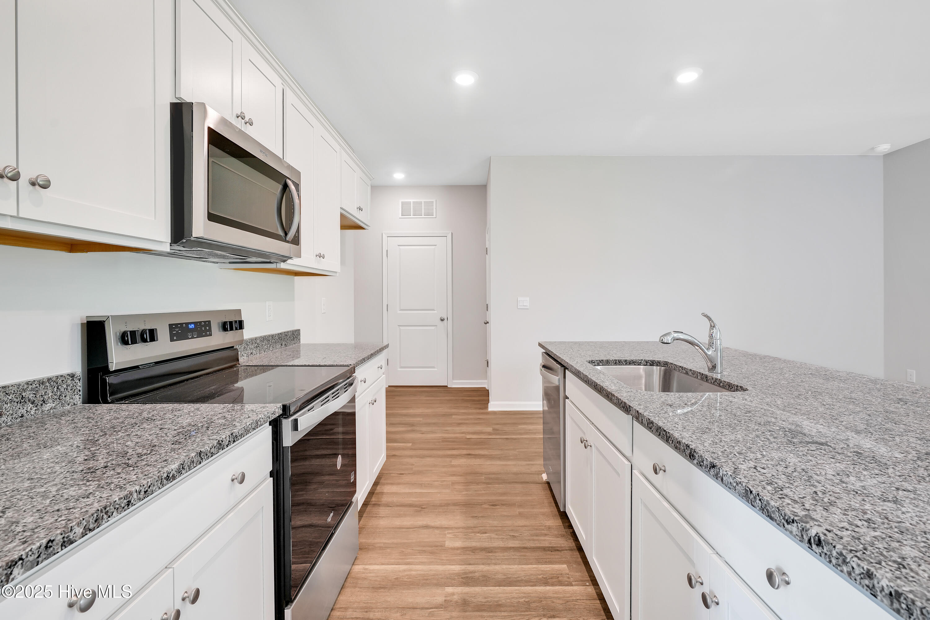 419 Oak Knoll Drive 68, Jacksonville, NC 28546 – photo 8: Similar Home