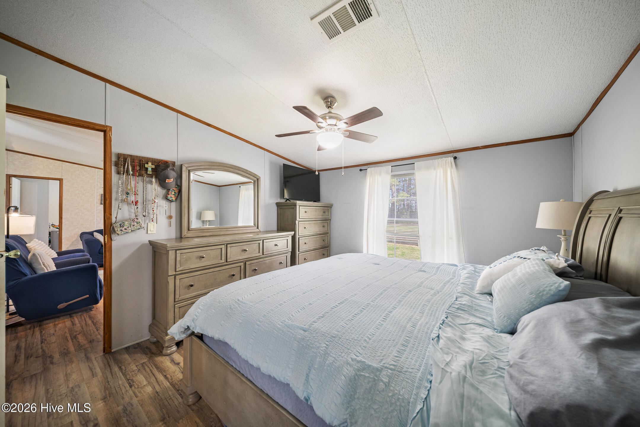 100561716 | Photo 18