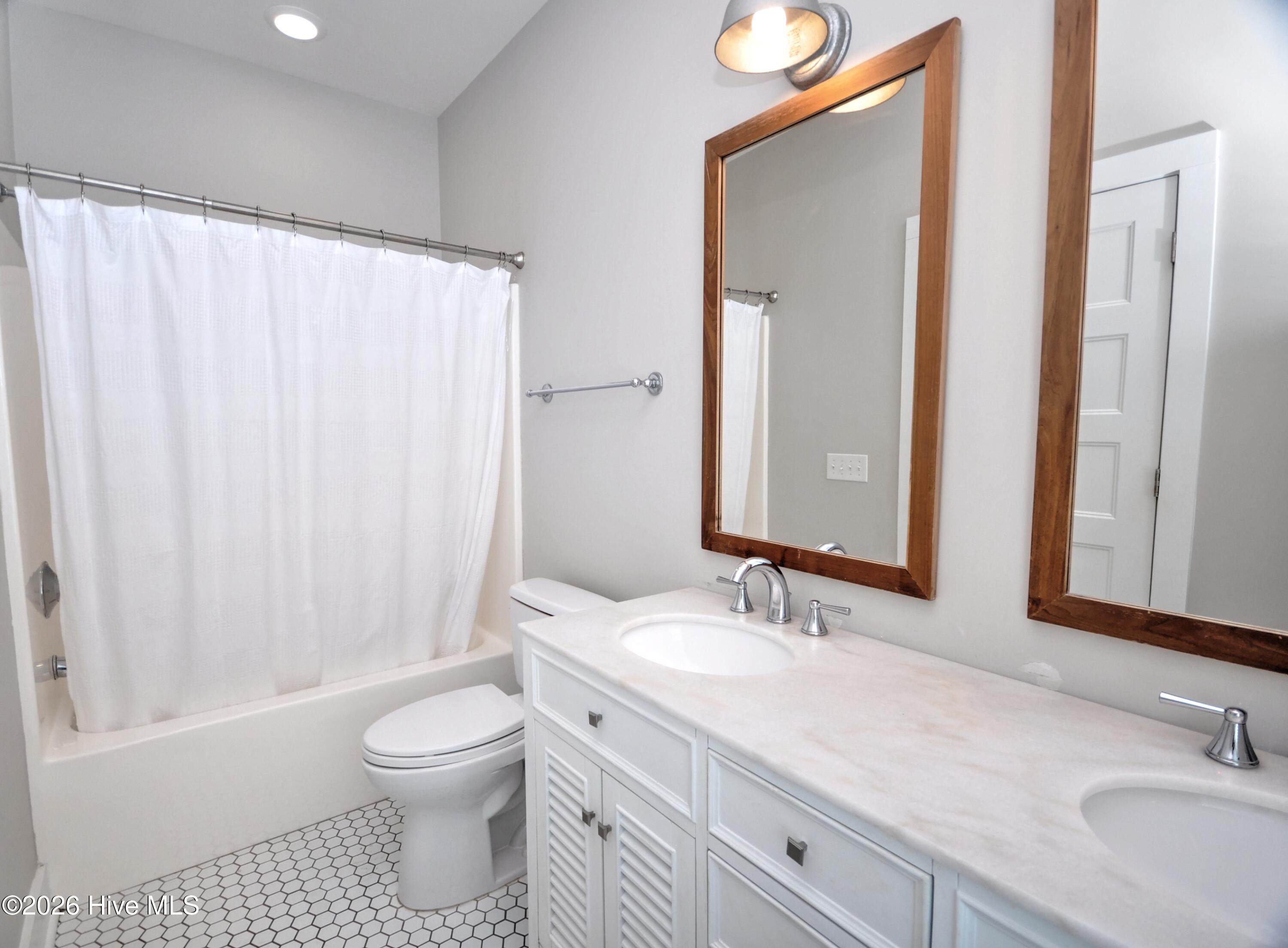 100561409 | Photo 58