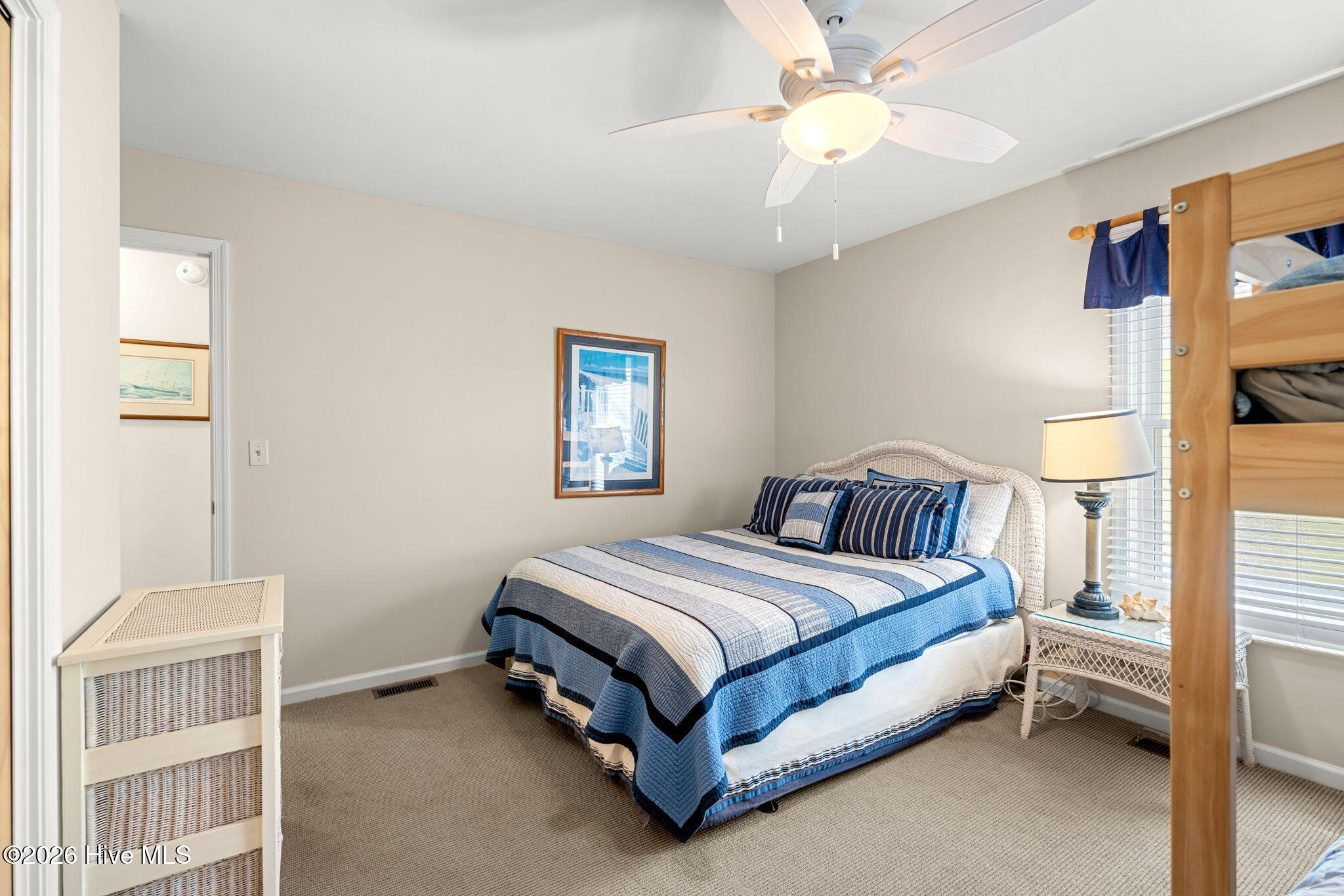 100568335 | Photo 21