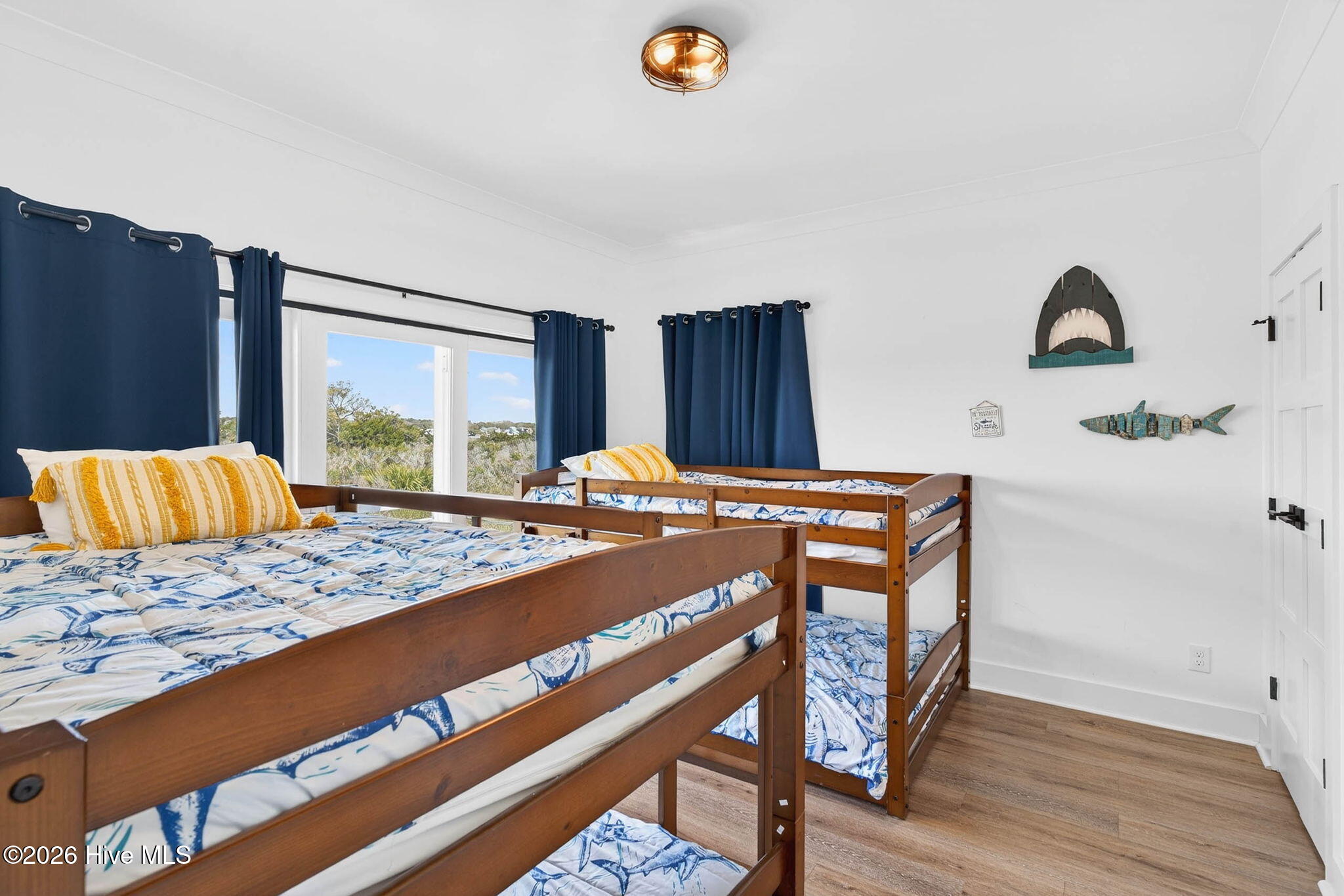 100561676 | Photo 30