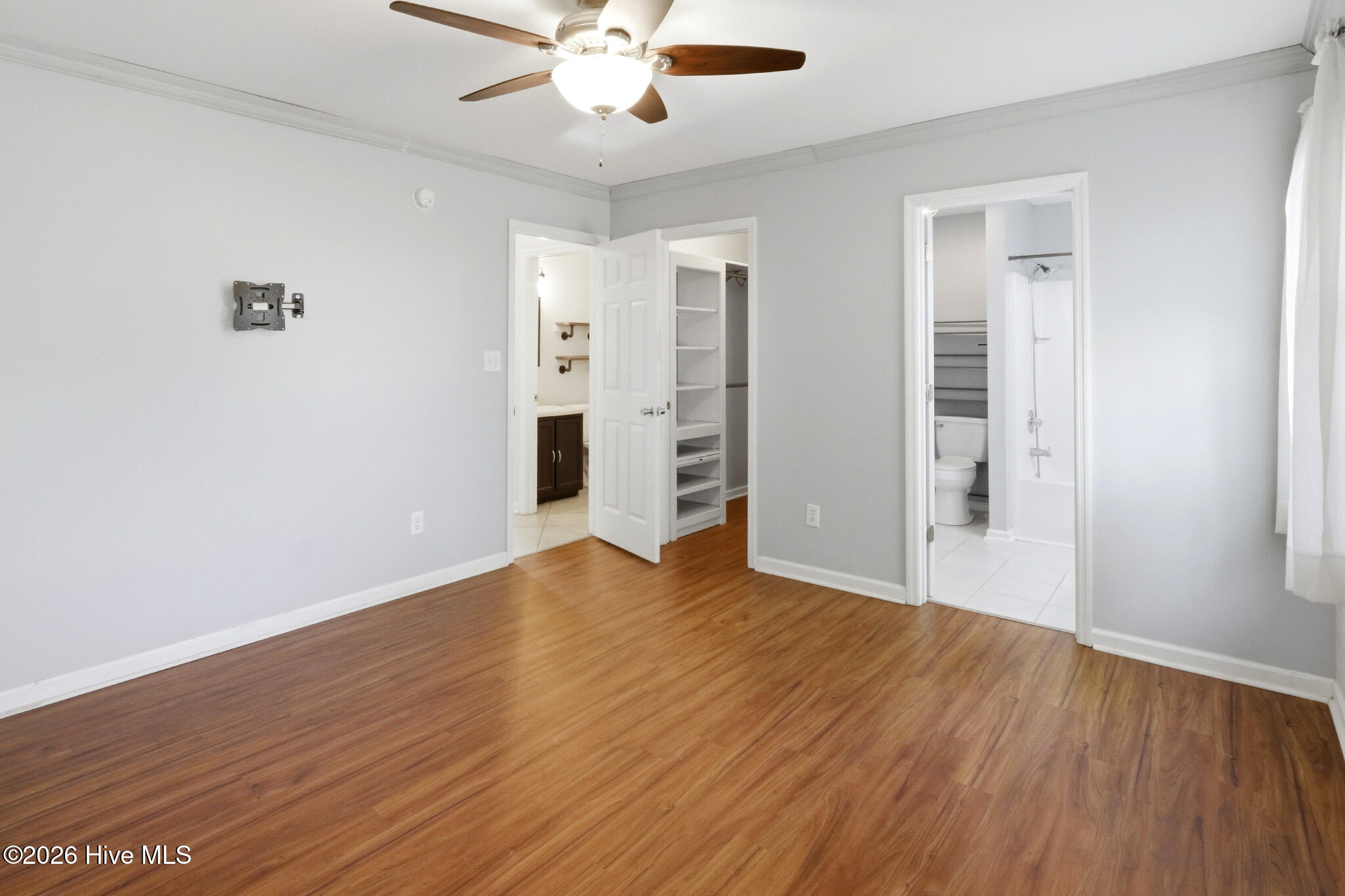 100558935 | Photo 36