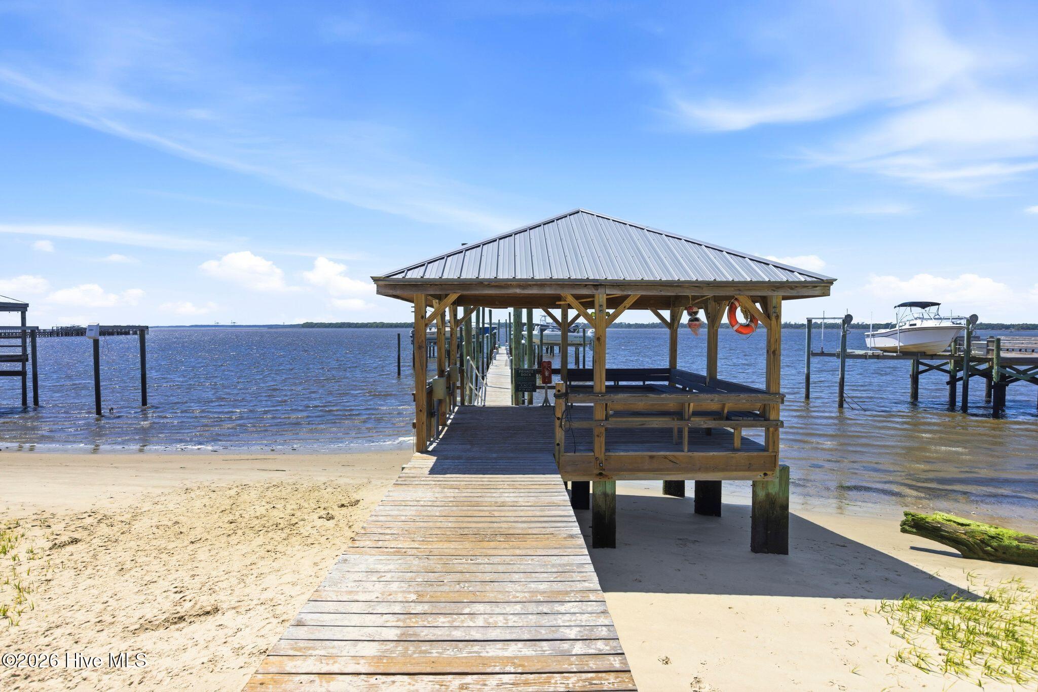 100568012 | Photo 96