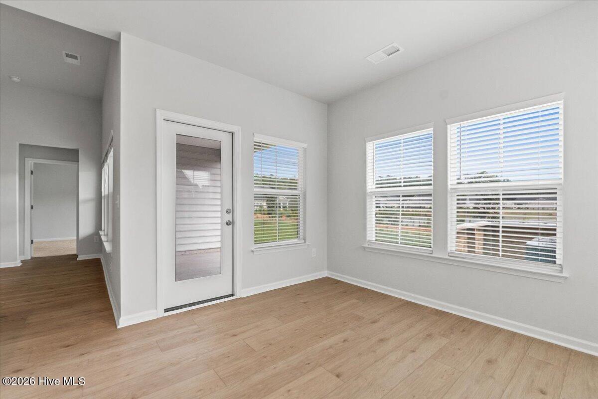 100567069 | Photo 17