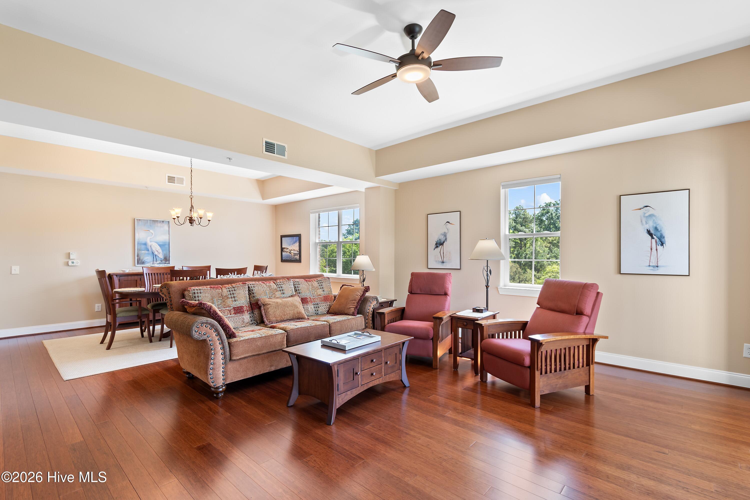 100567297 | Photo 12