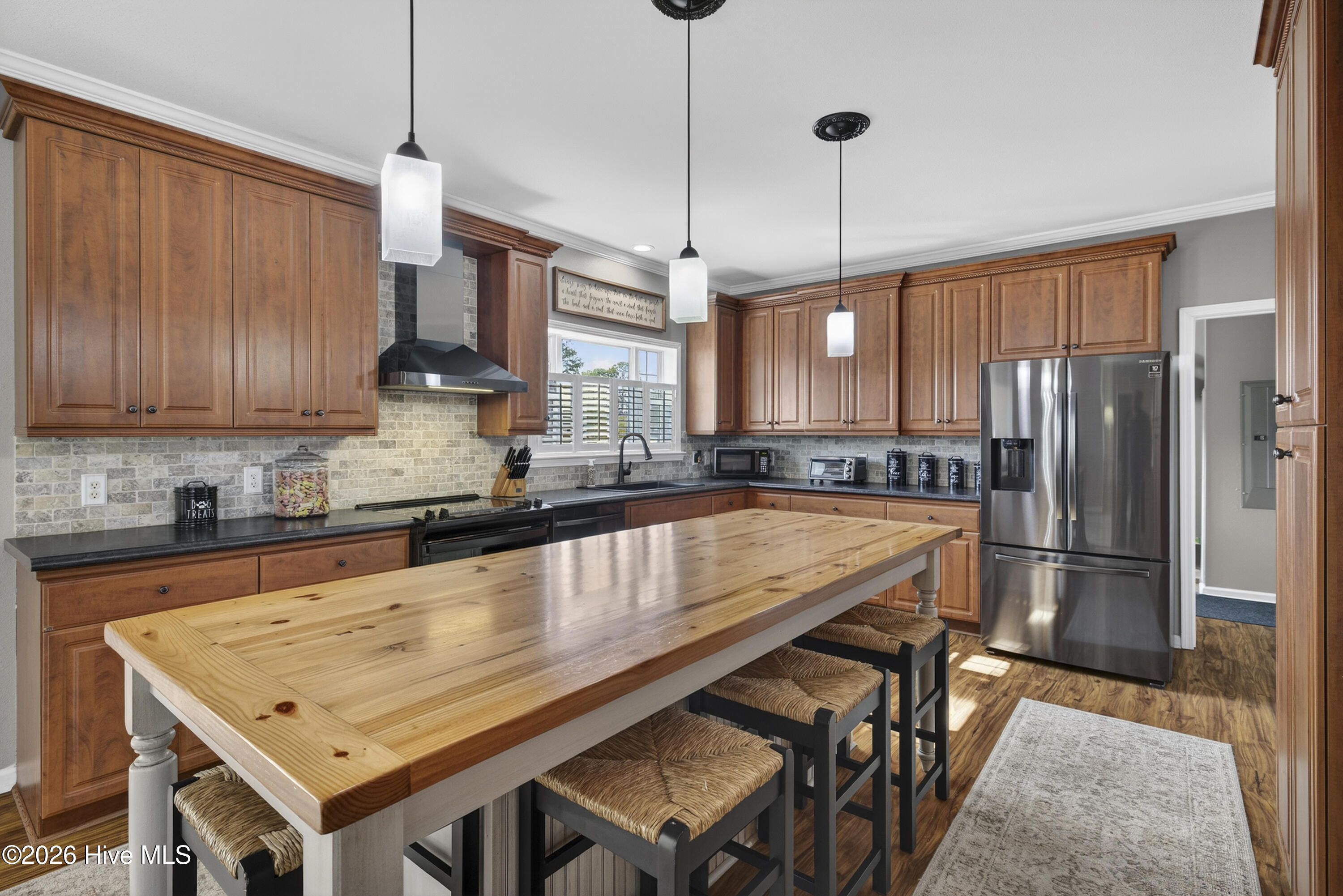 100553649 | Photo 11