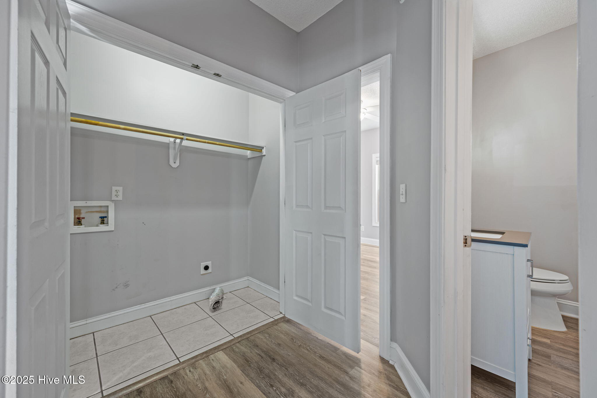 100542743 | Photo 37