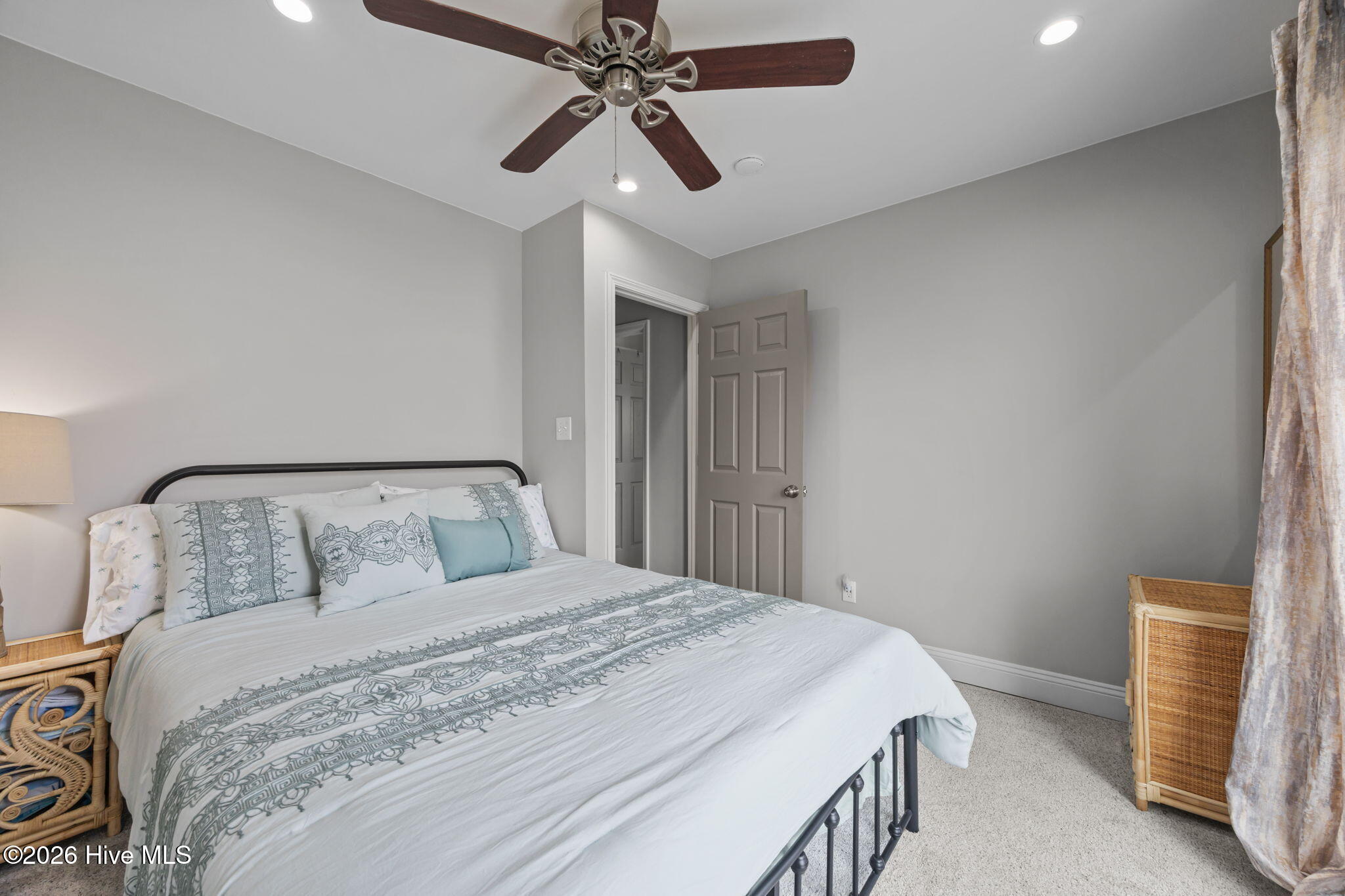 100551213 | Photo 33