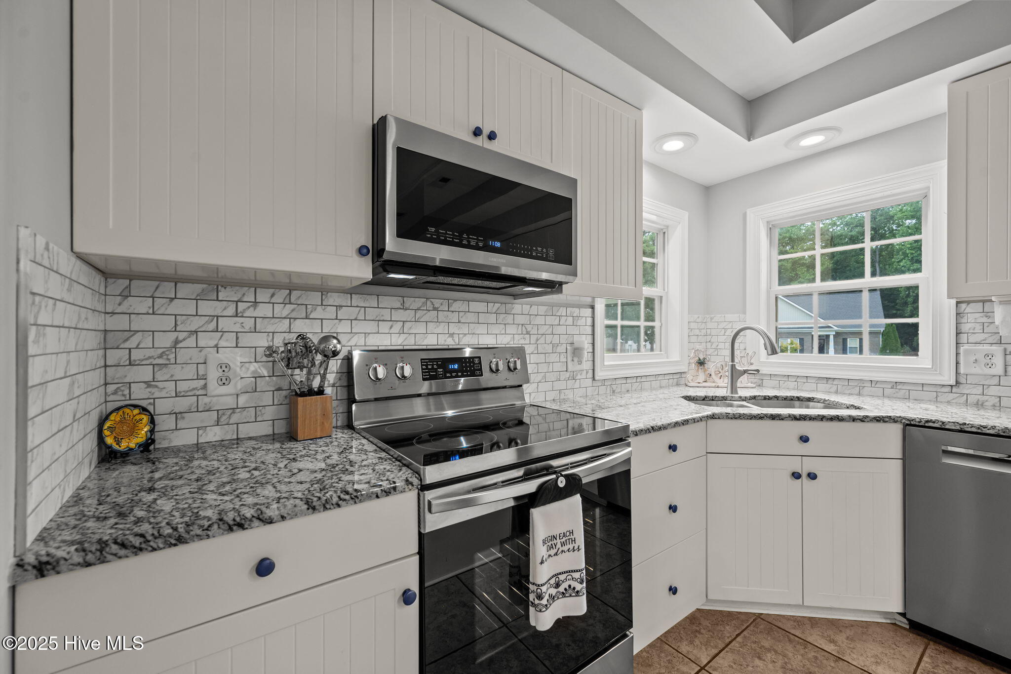 100524687 | Photo 21