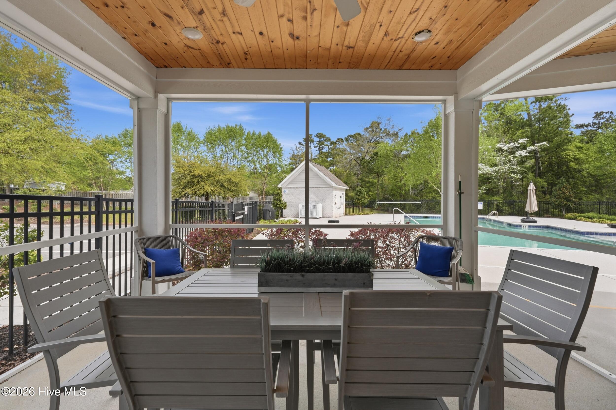 100565388 | Photo 85