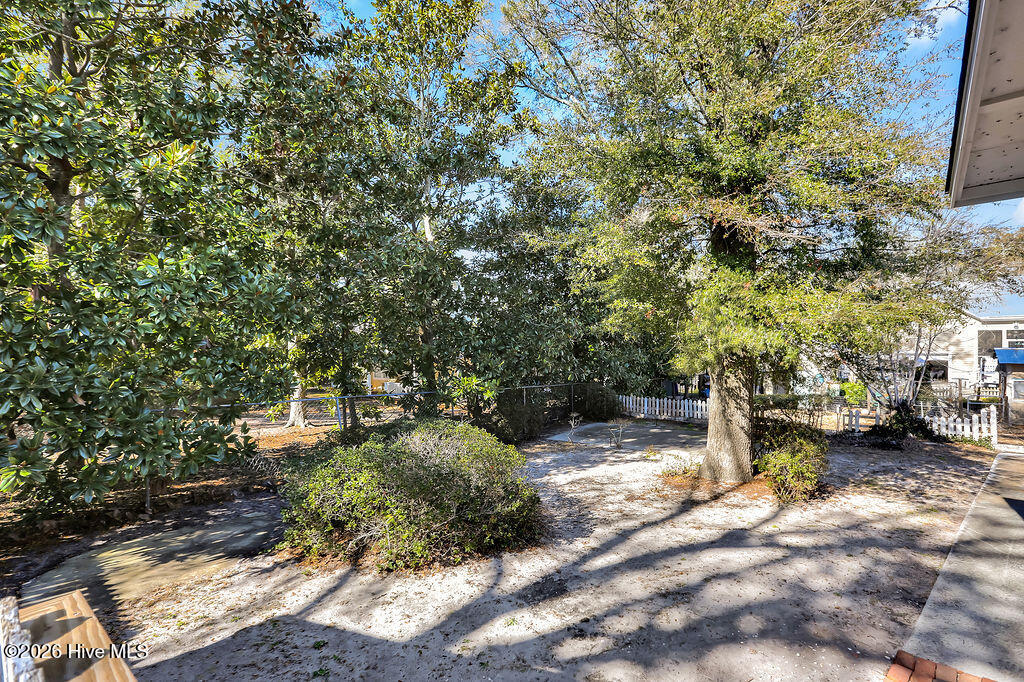 100553001 | Photo 32