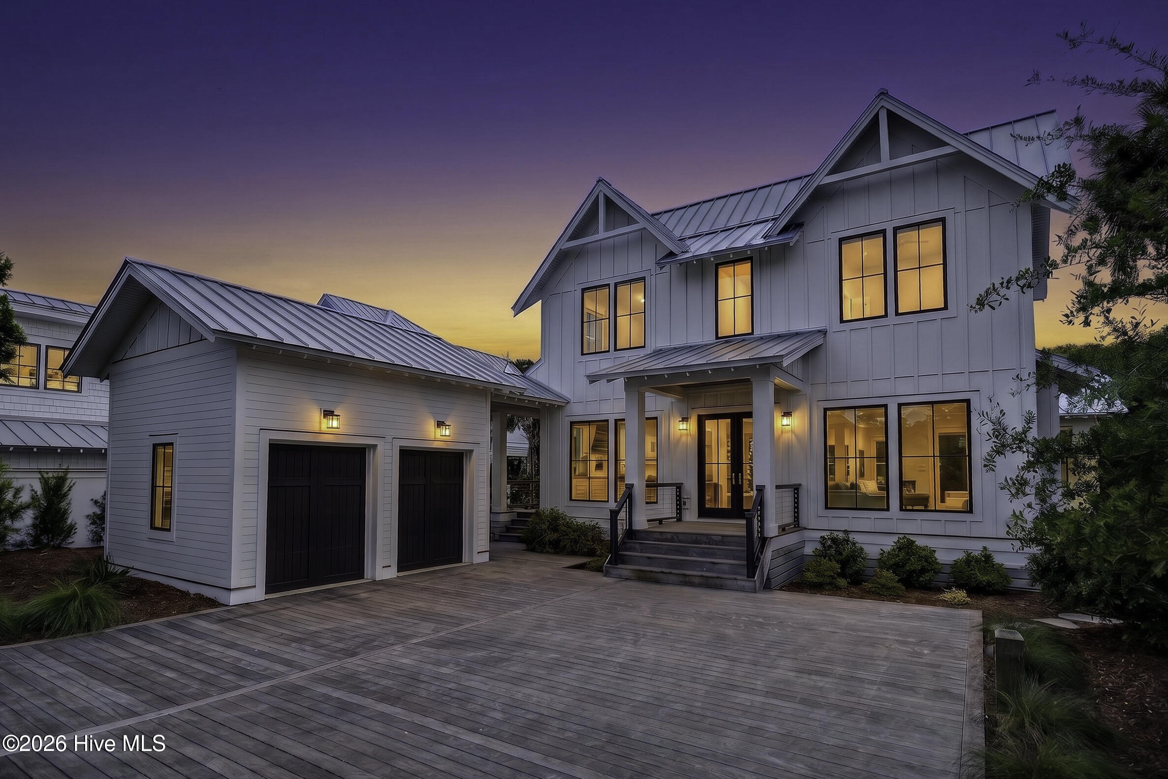 100566186 | Photo 97