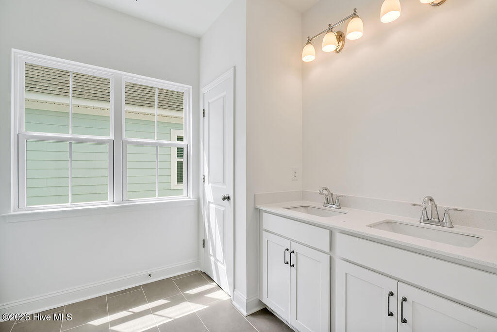 100558697 | Photo 30