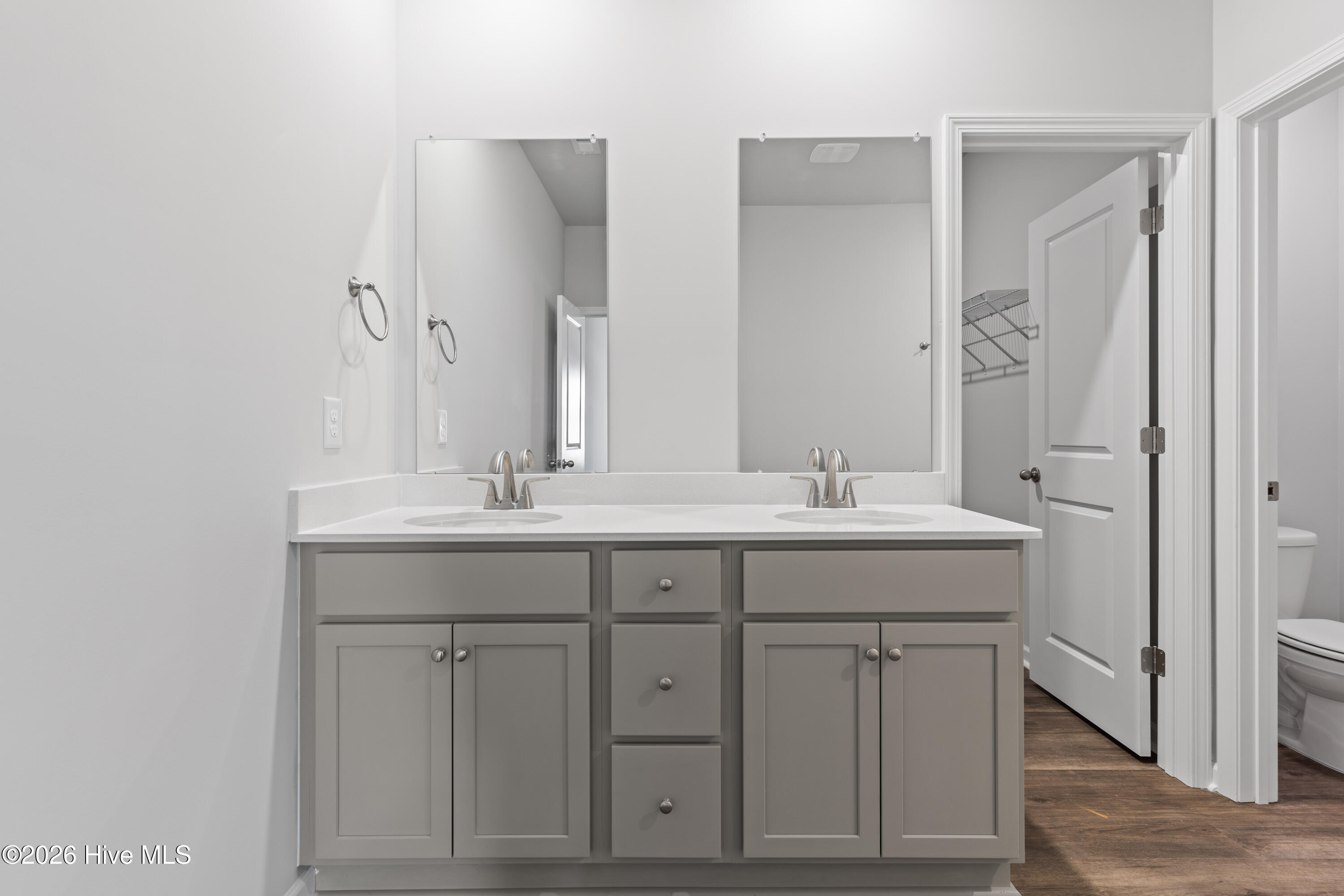 100538975 | Photo 19