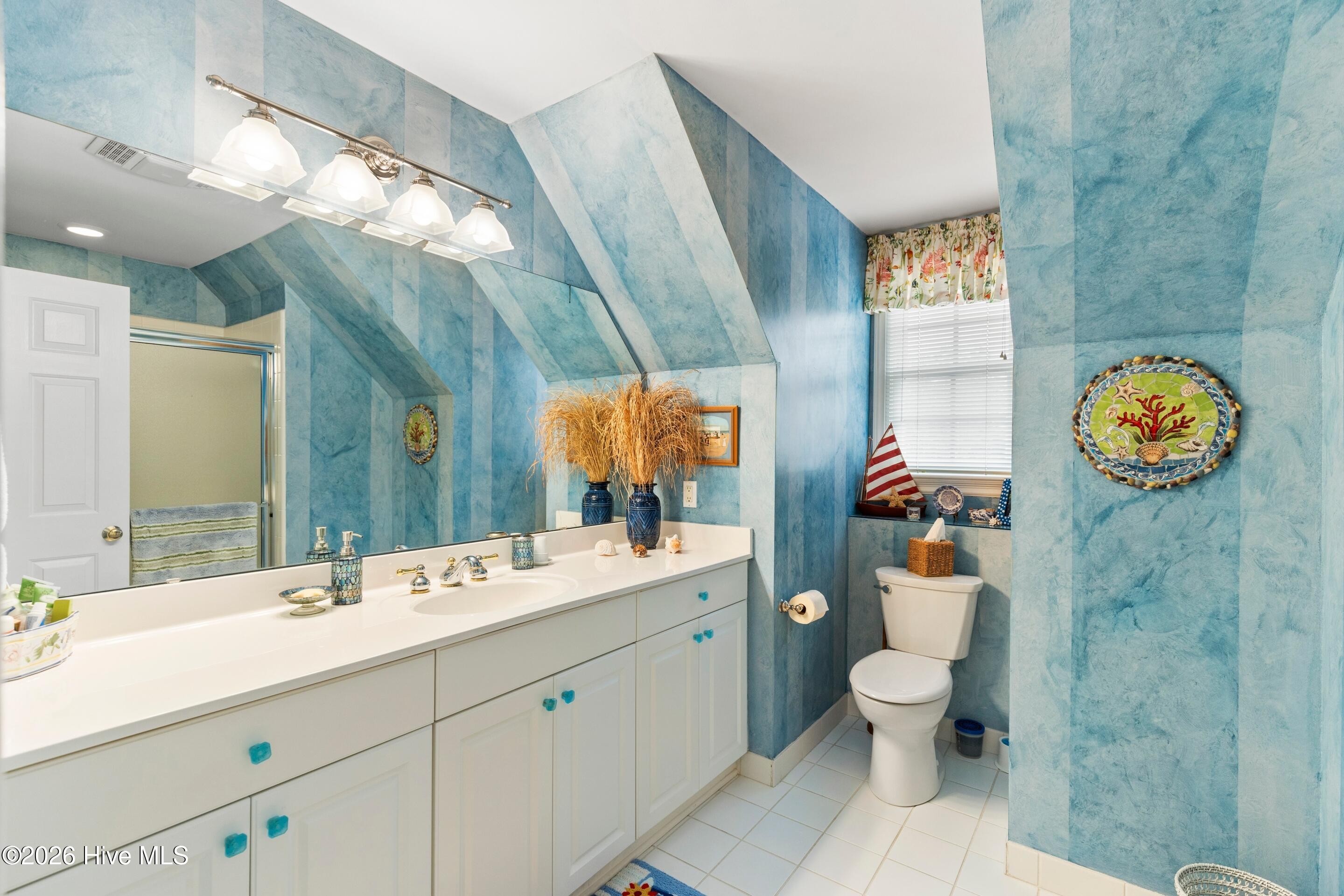 100562190 | Photo 43